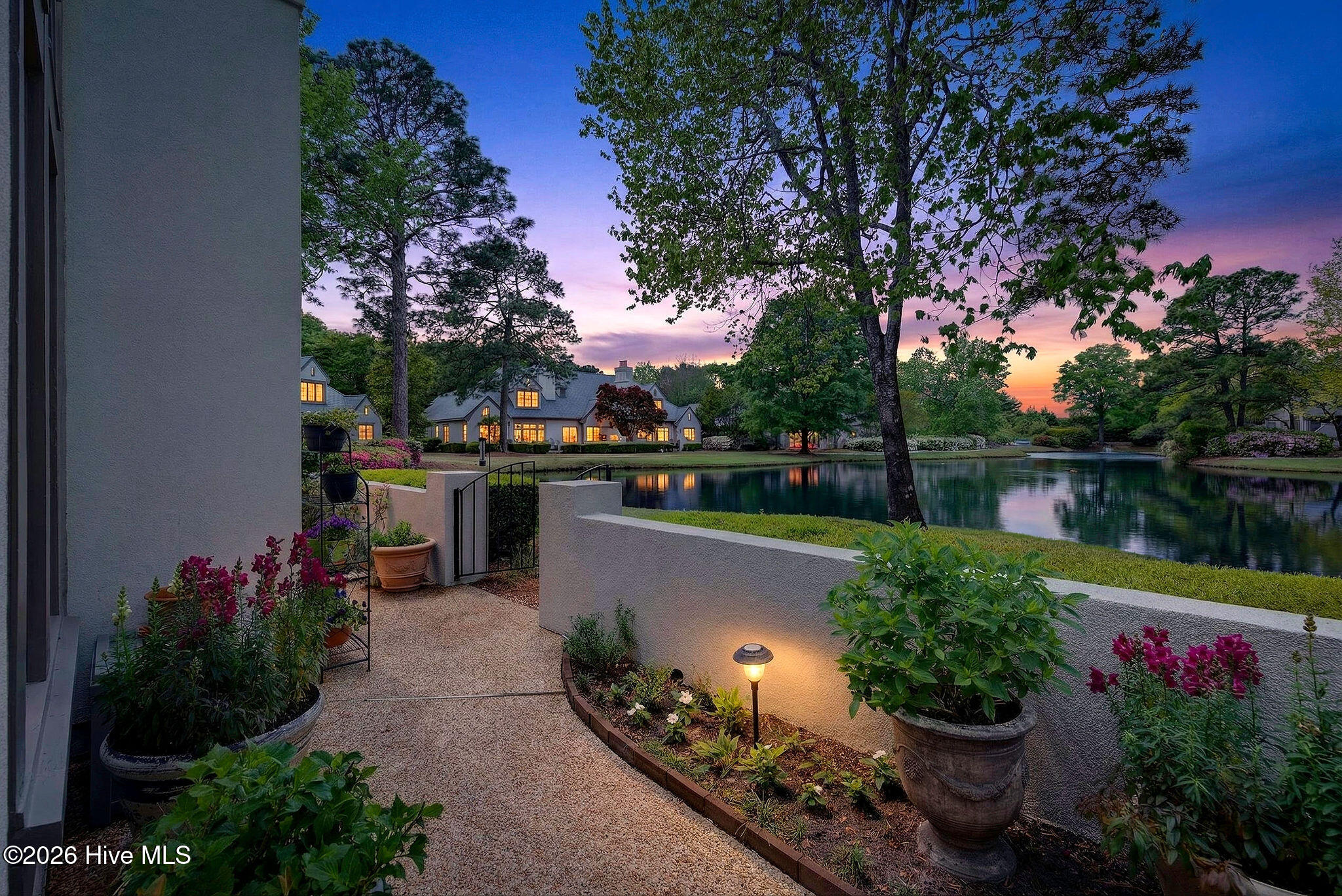 100565960 | Photo 15