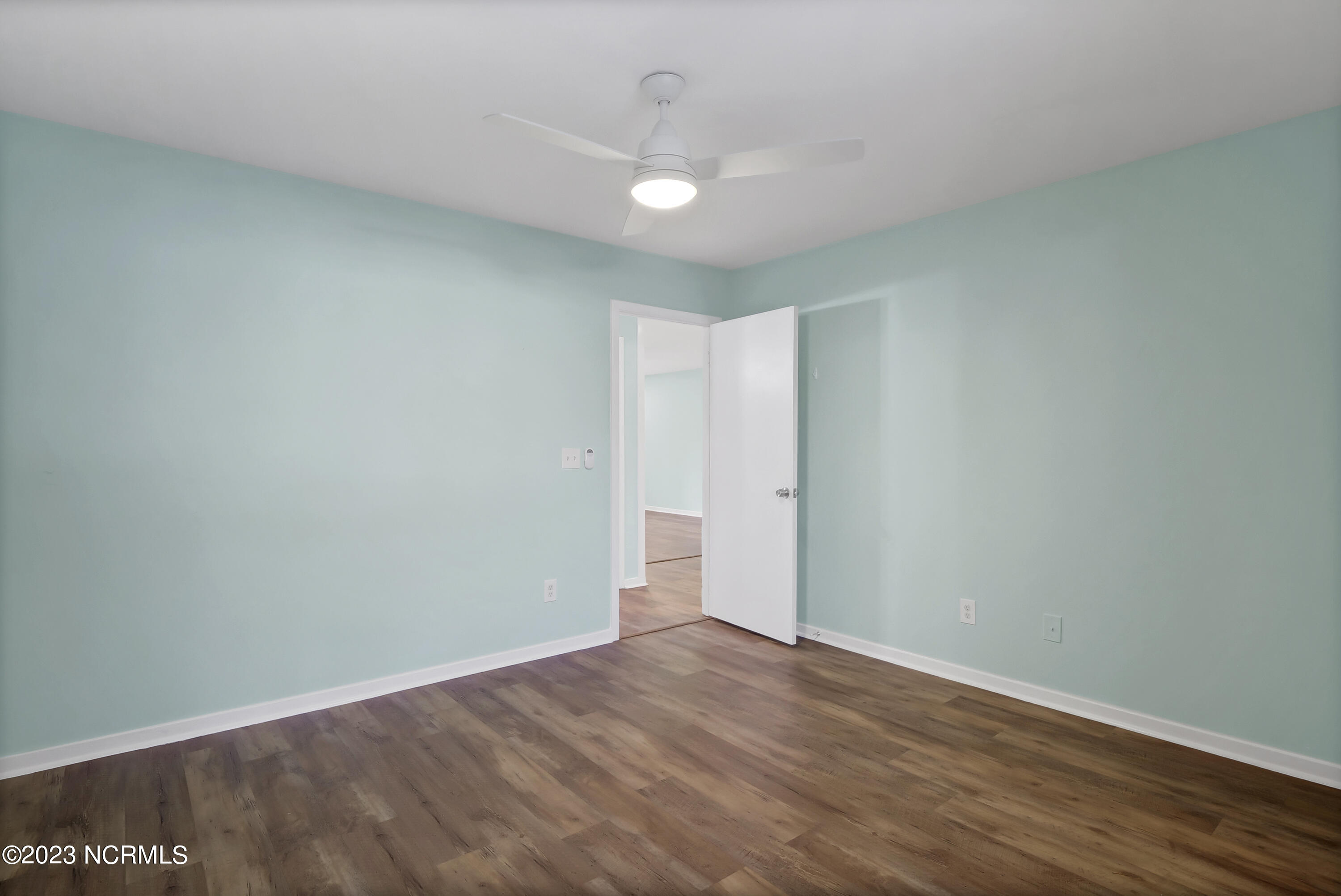 100560221 | Photo 22