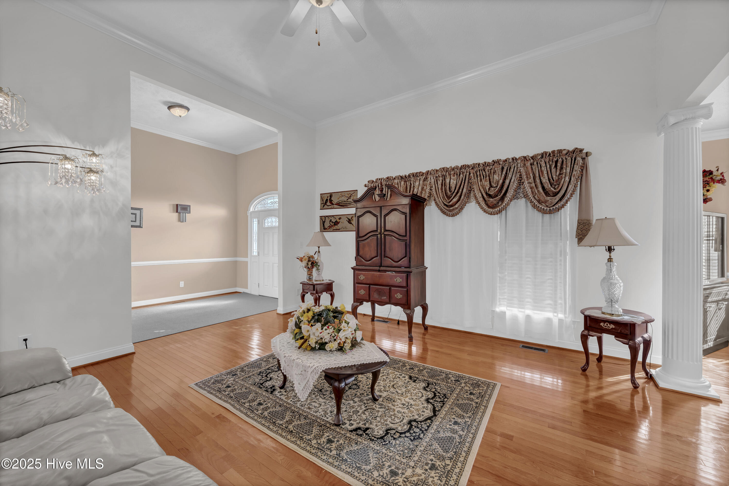 100545999 | Photo 11