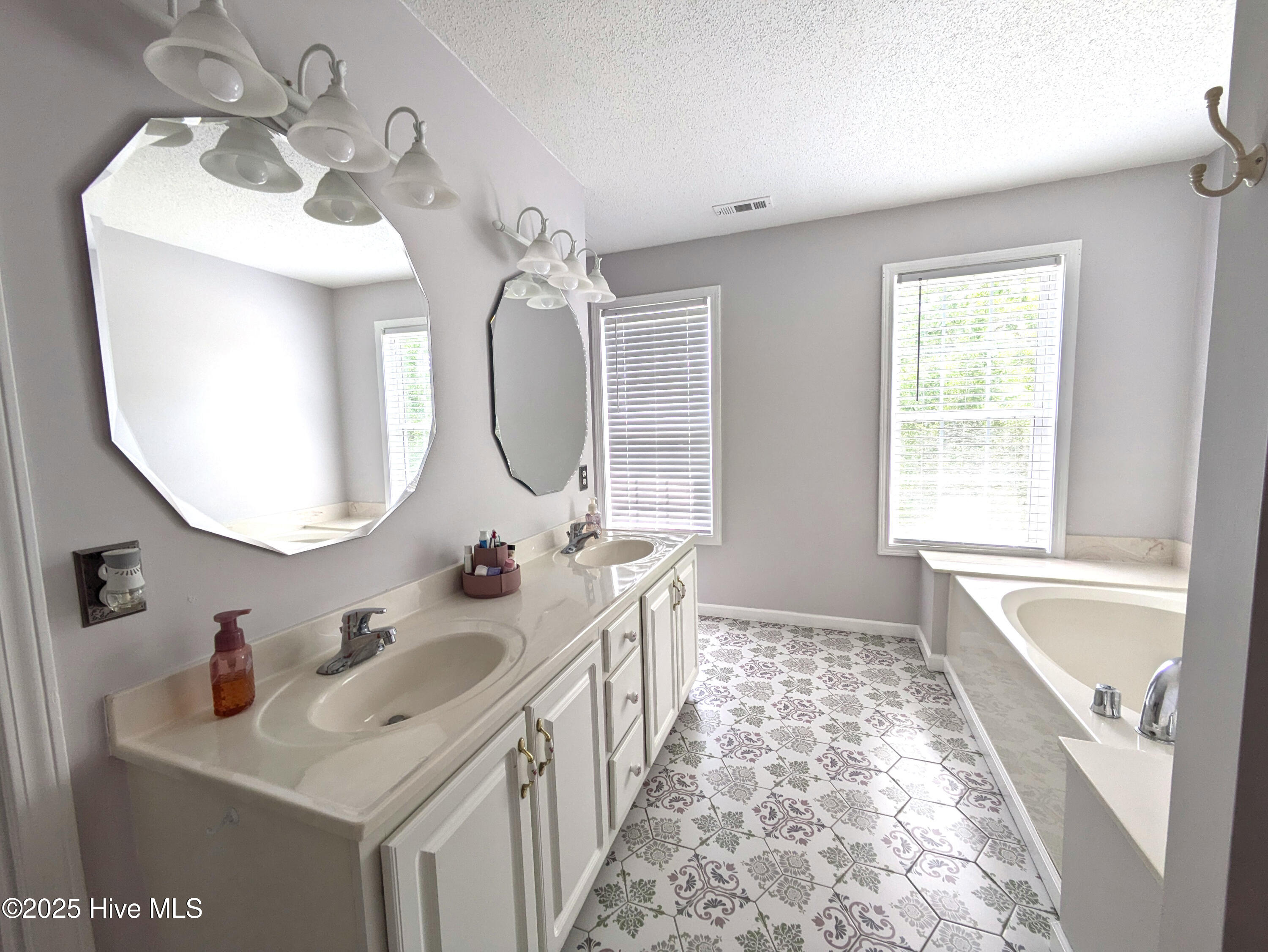 117 Longwood Drive, Stella, NC 28582 – photo 23: PXL_20250422_173925362