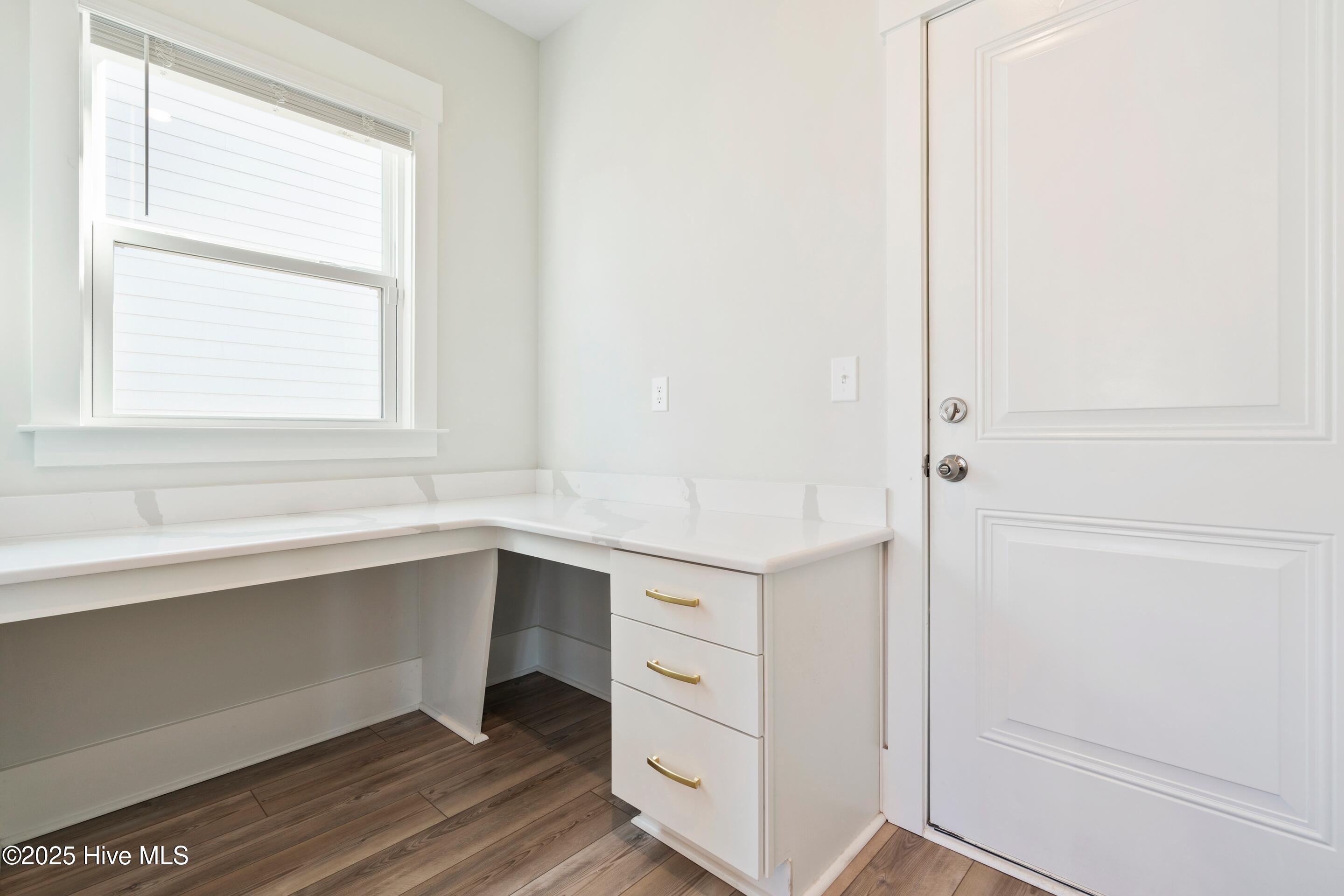 100547045 | Photo 25