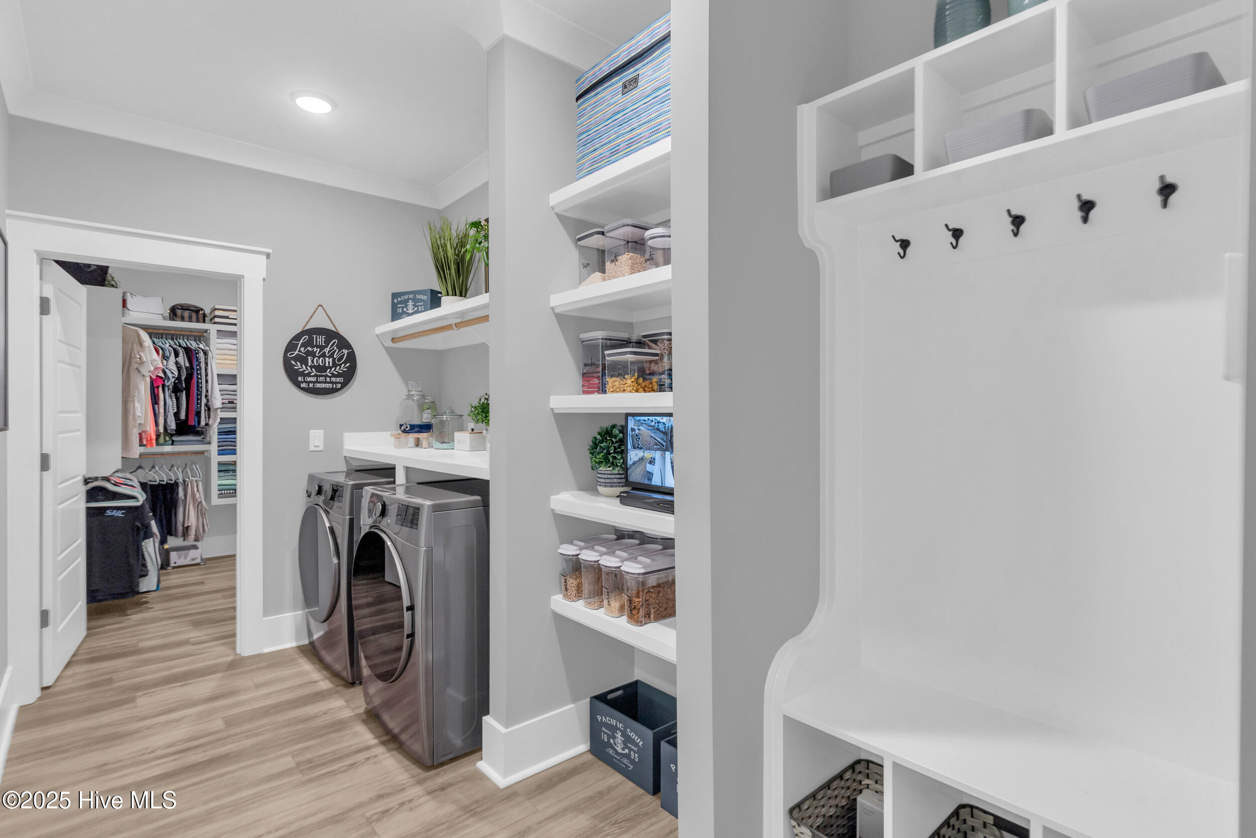 100543142 | Photo 42