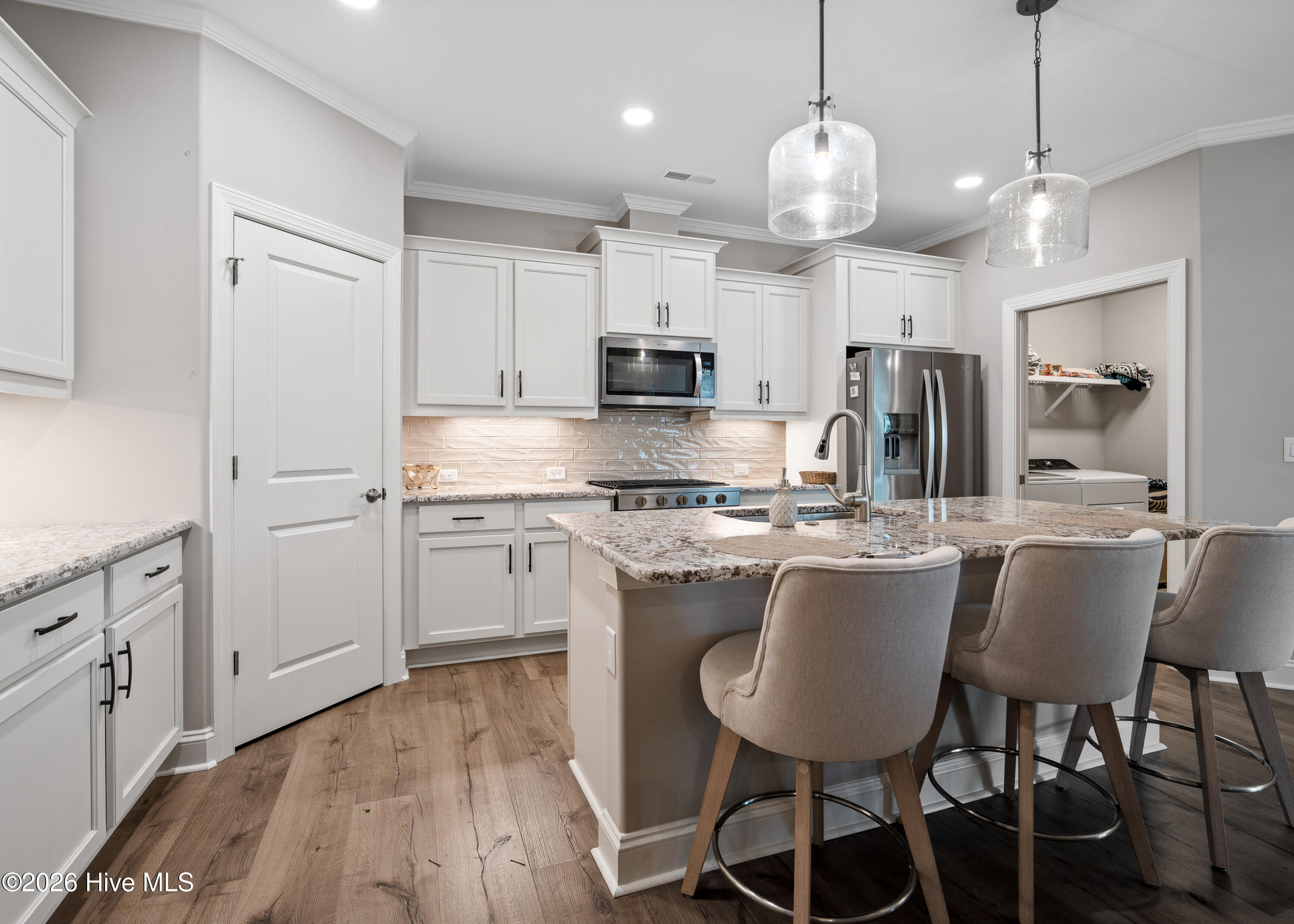 100547425 | Photo 21