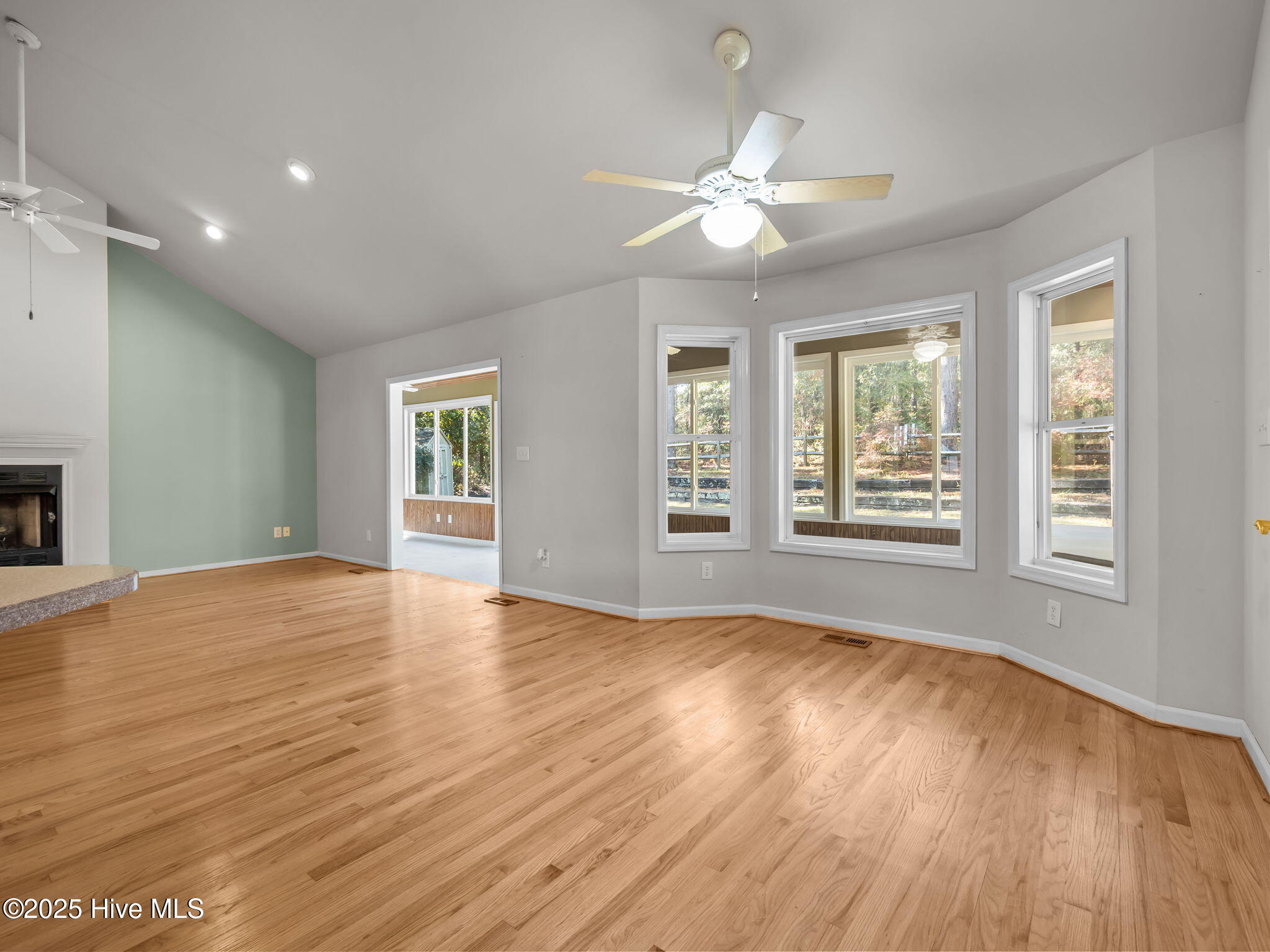 100540232 | Photo 10