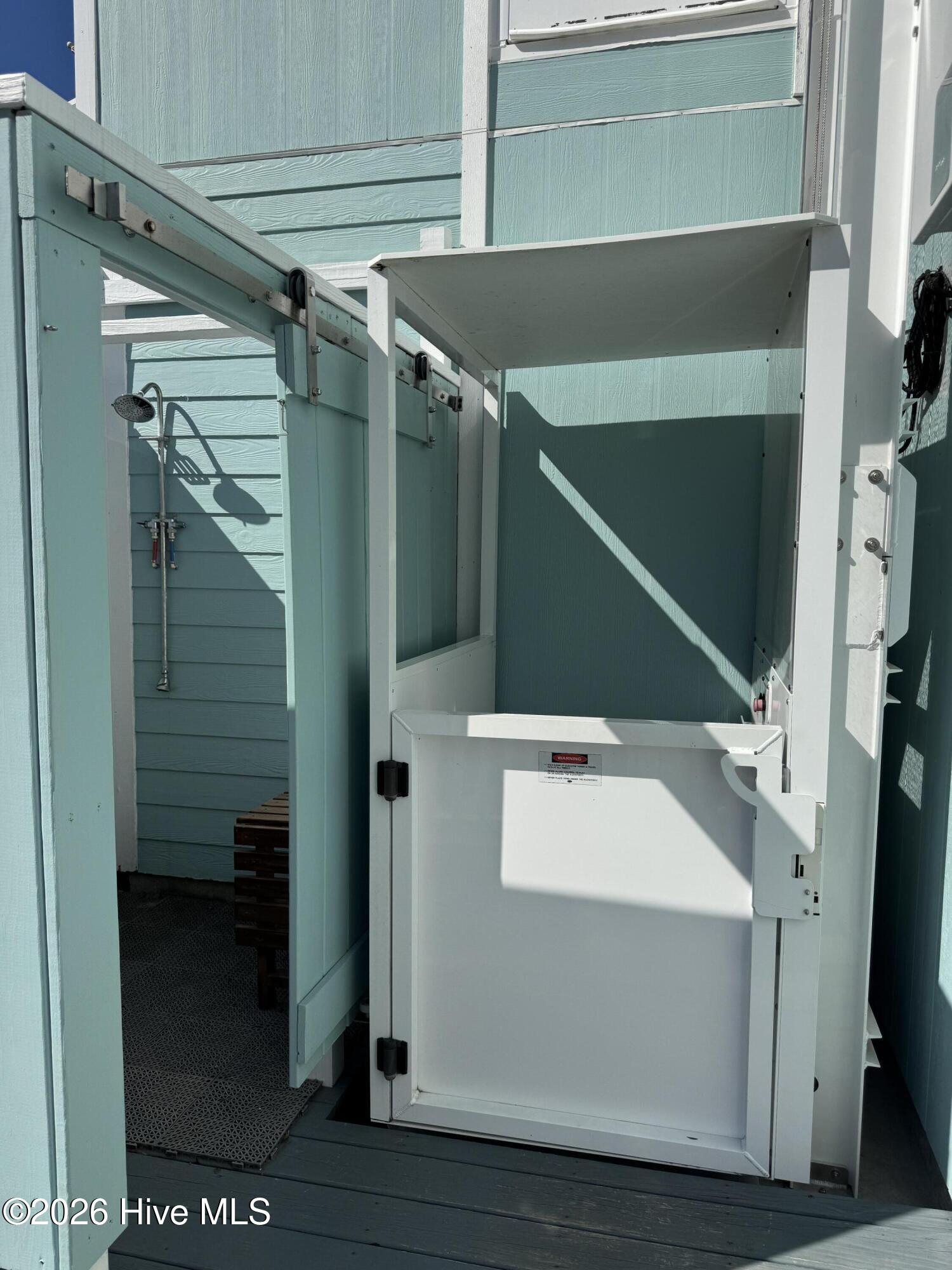 100560834 | Photo 35