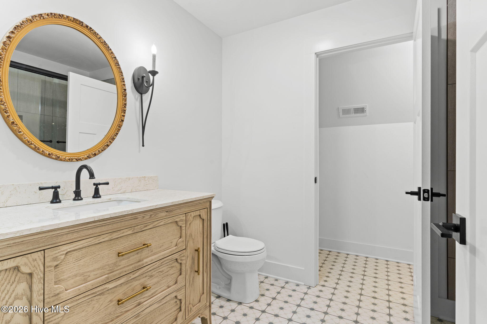 100554419 | Photo 49