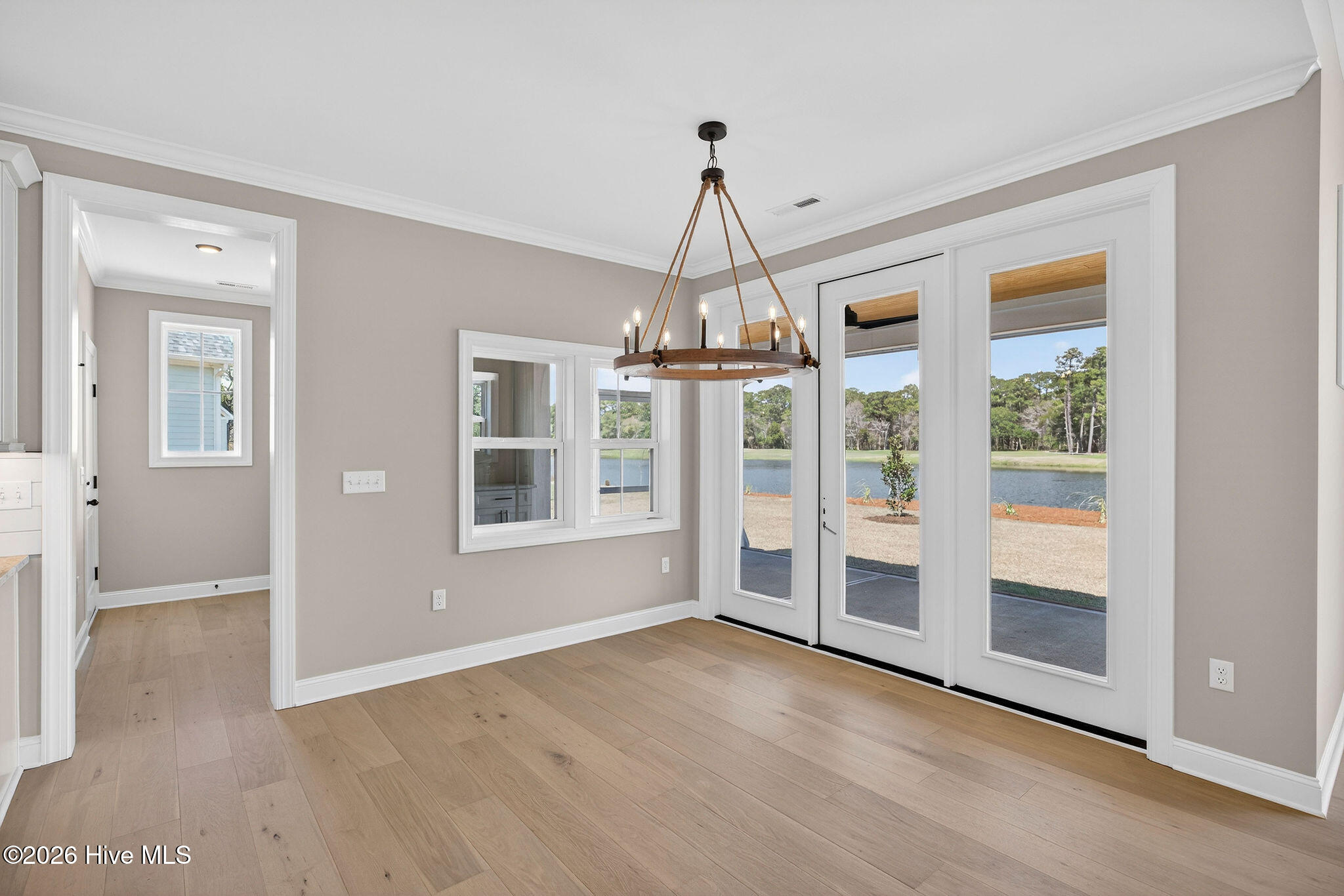 100542408 | Photo 25