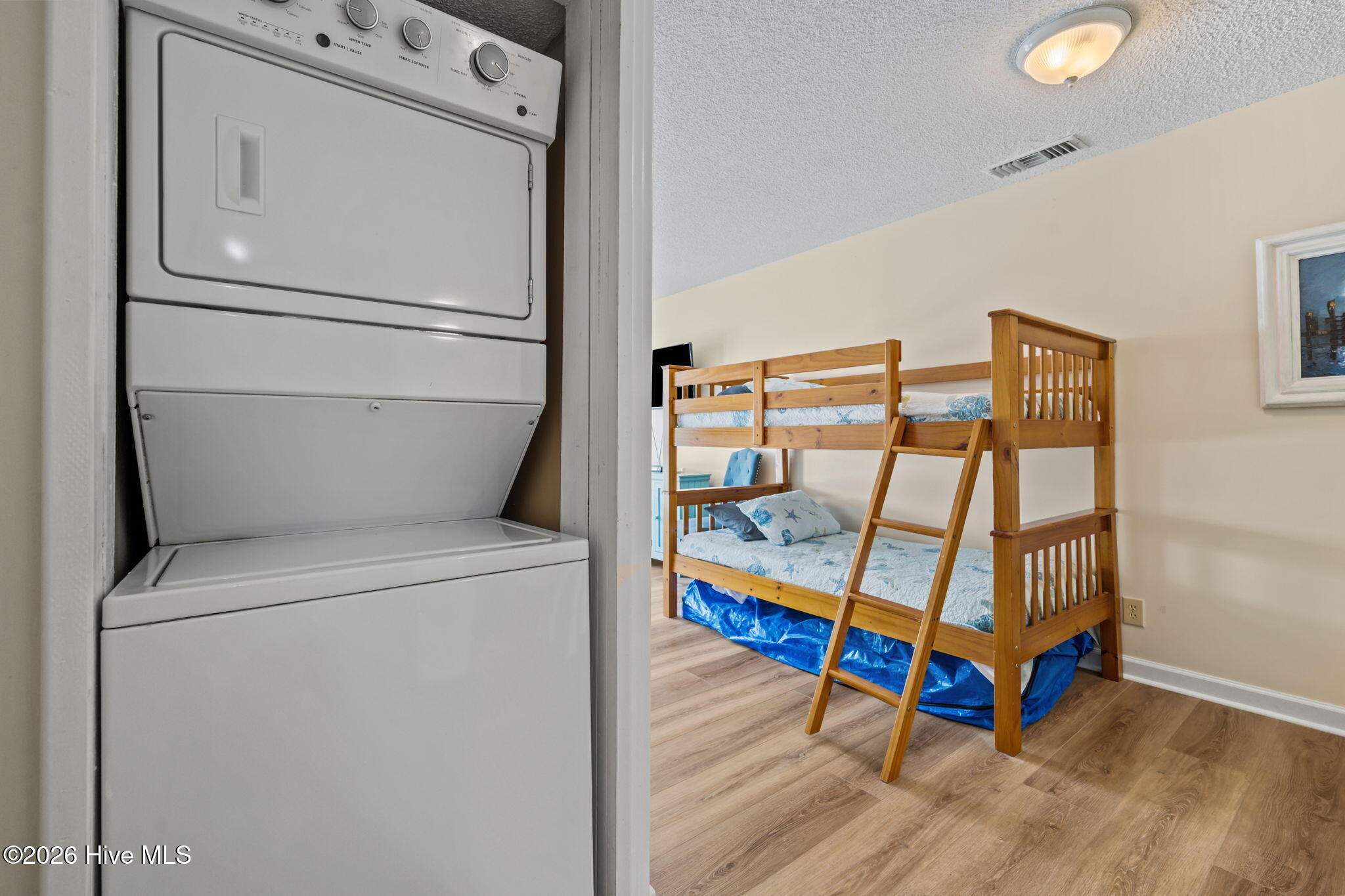 100562766 | Photo 27