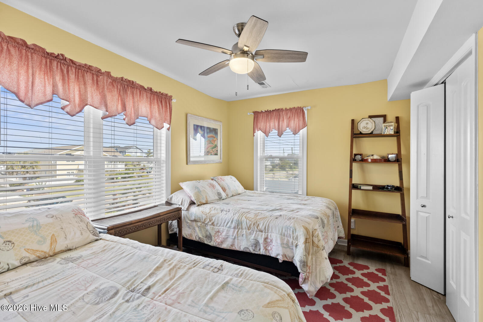 100569371 | Photo 12