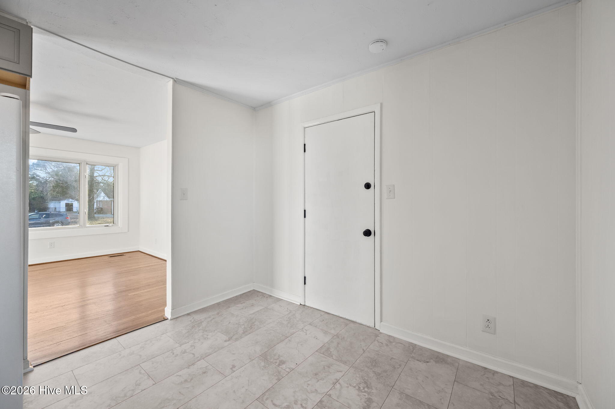 100548800 | Photo 13