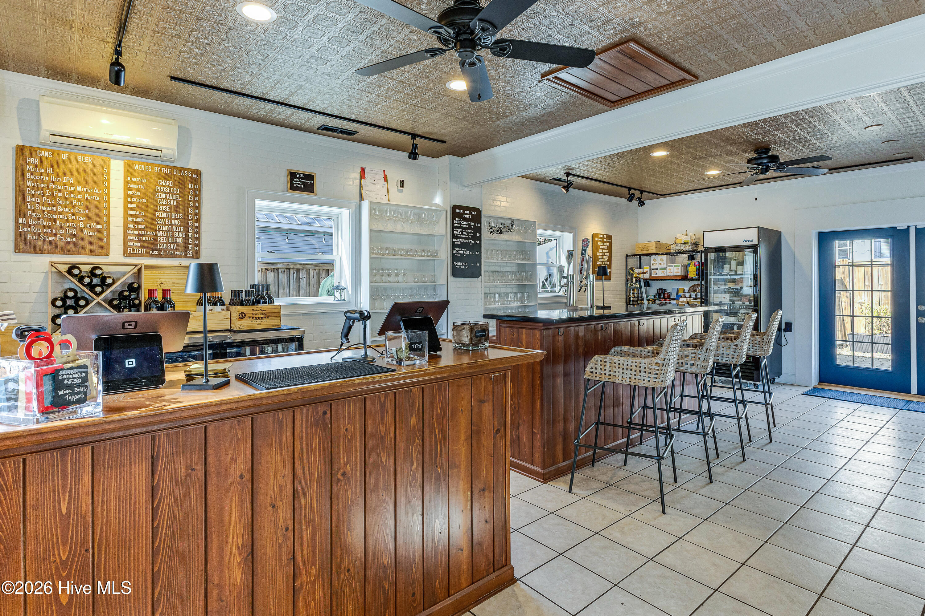 100517348 | Photo 25