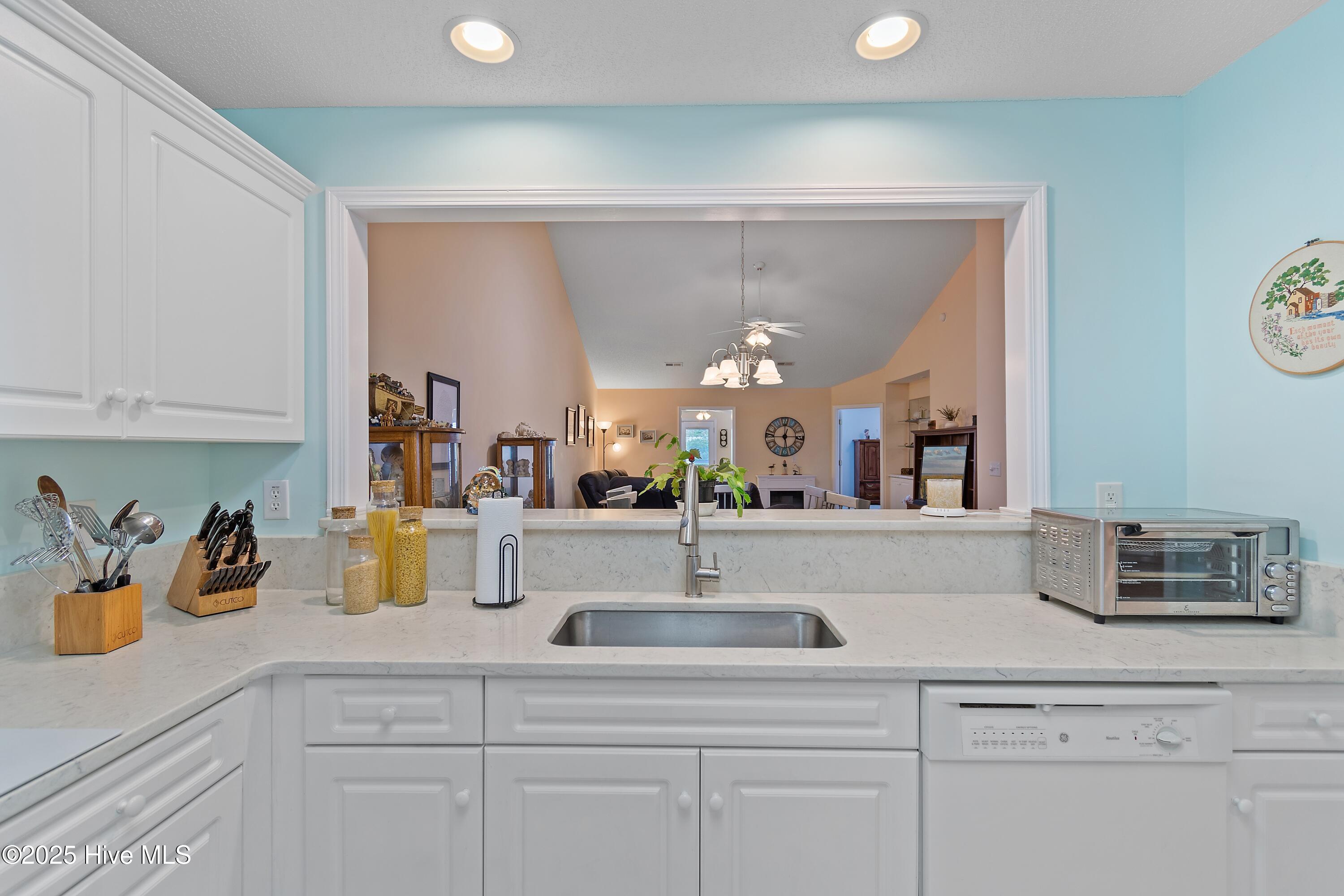 100529977 | Photo 14