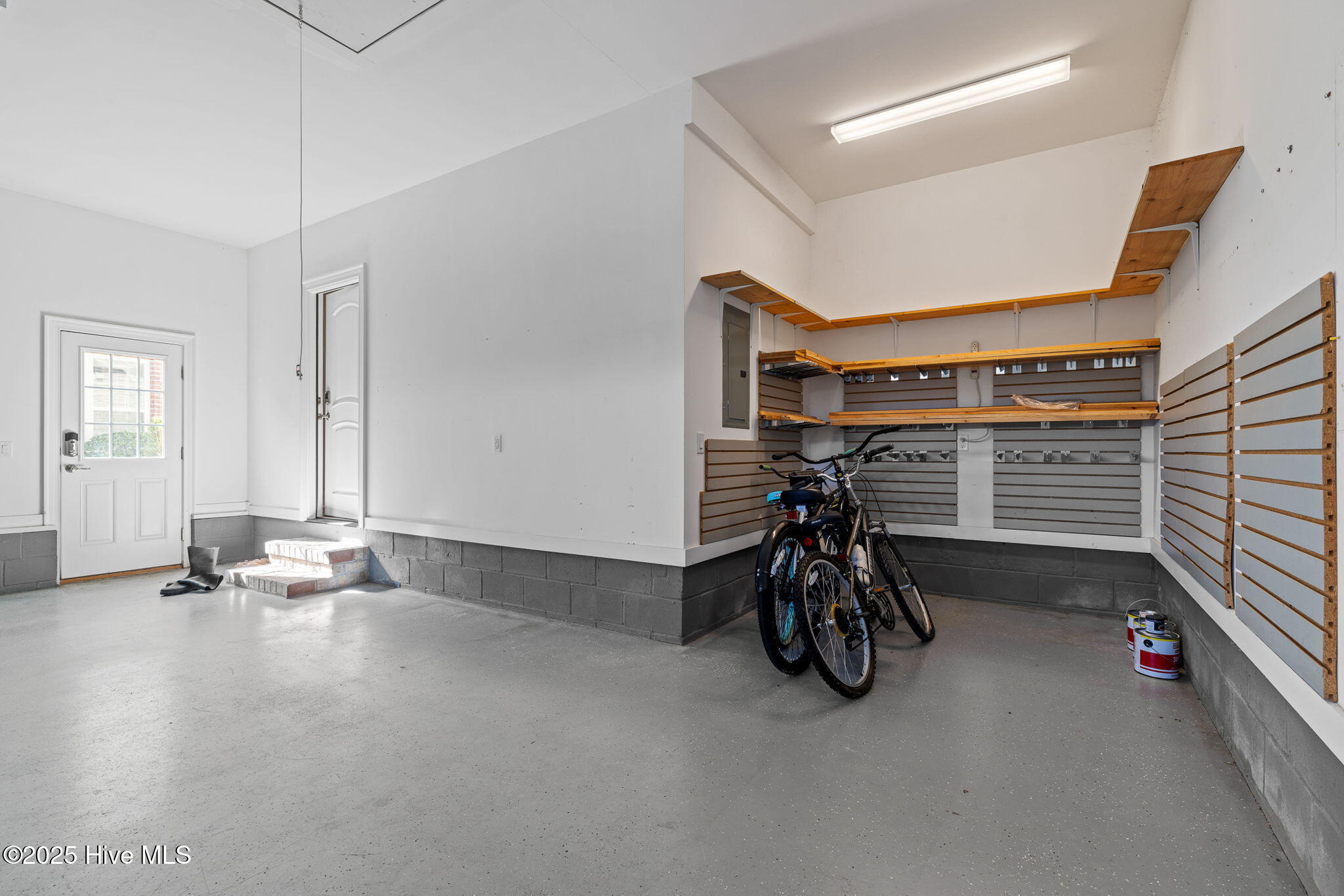 100542044 | Photo 42