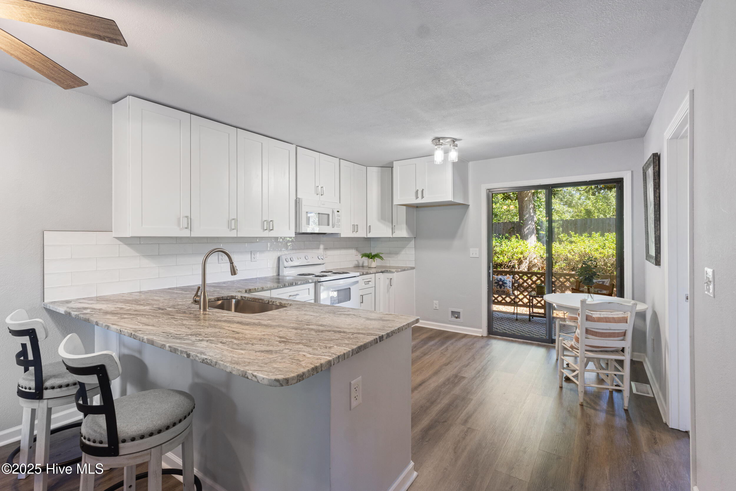 522 S Kerr Avenue, Wilmington, NC 28403 – photo 8: Renovated kitchen