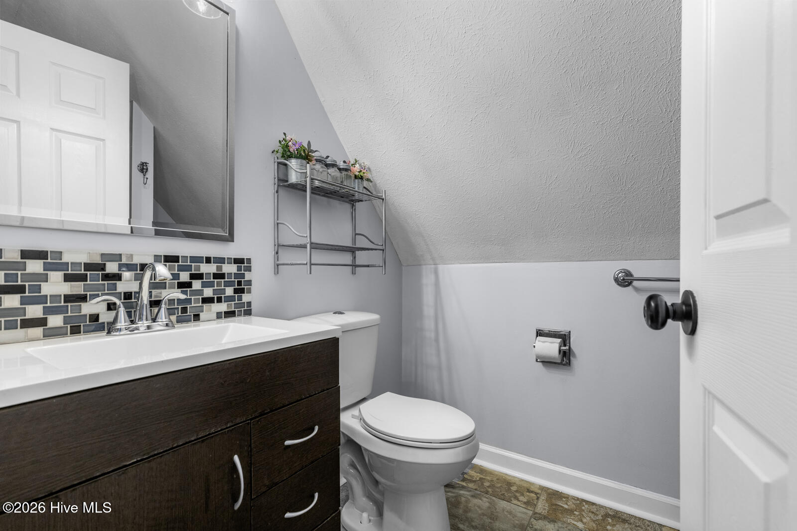 100563110 | Photo 42