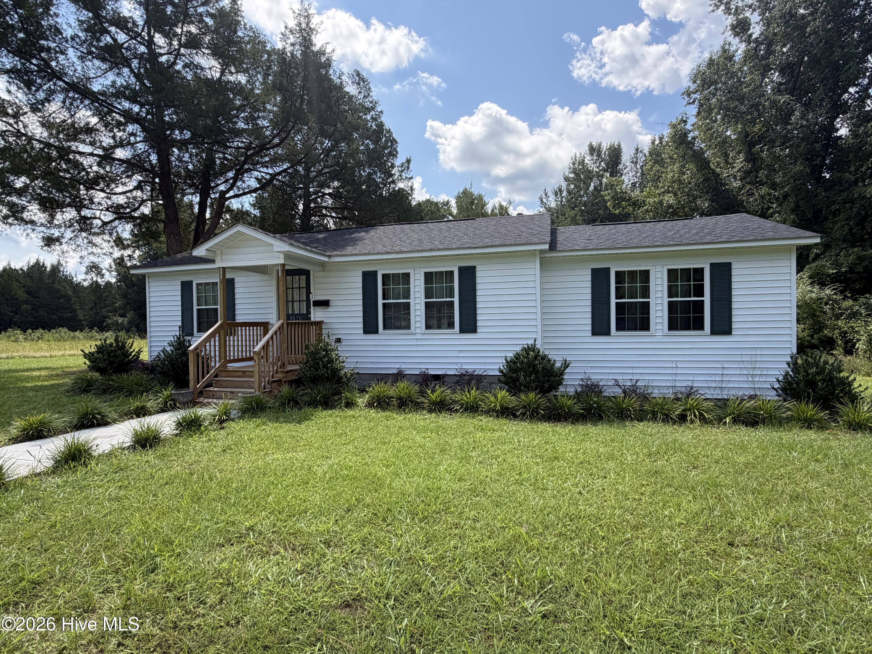 Exterior photo of 9626 Nc Highway 50, Maple Hill, NC 28454. MLS: 100600310
