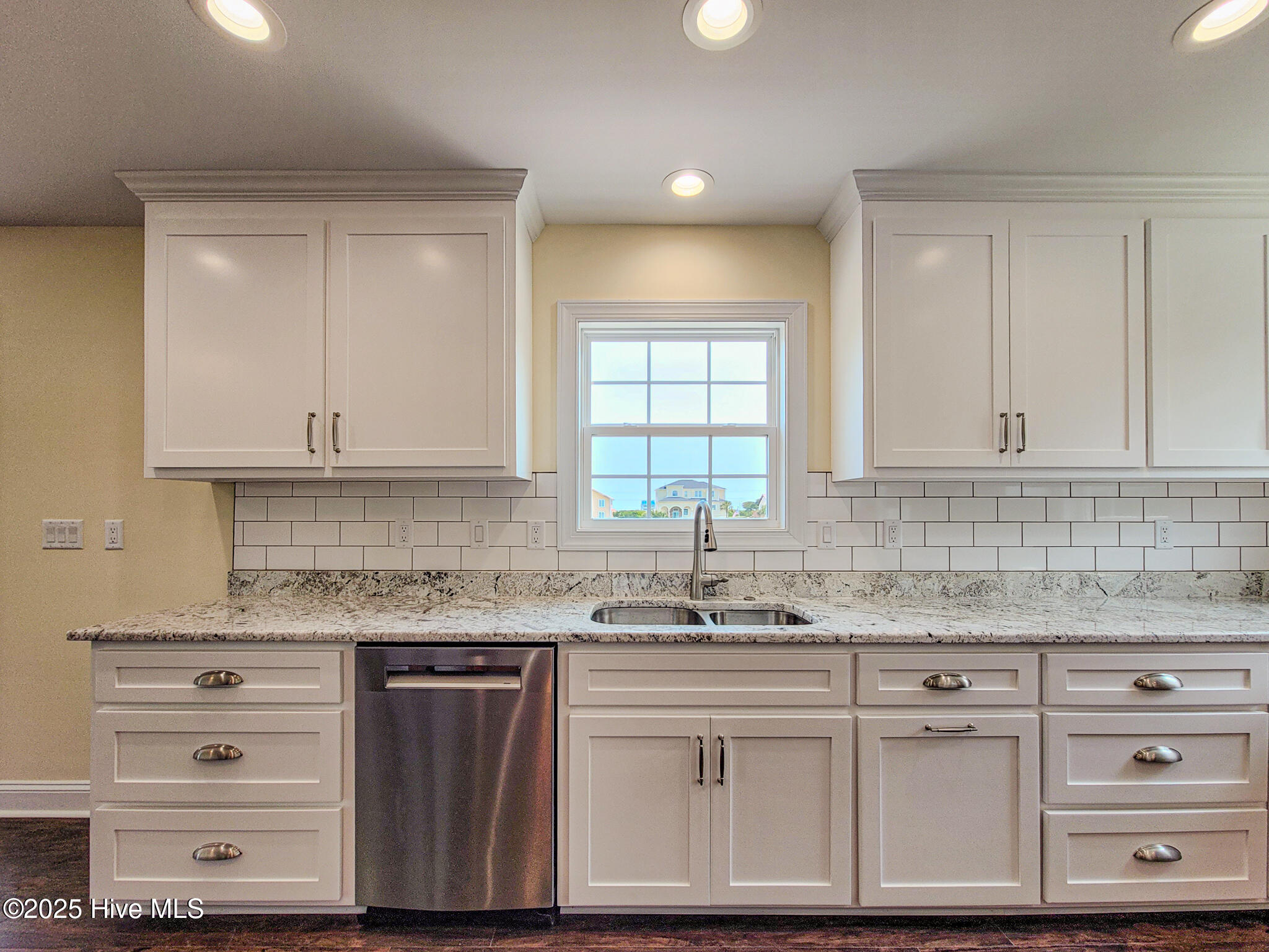 100511254 | Photo 35