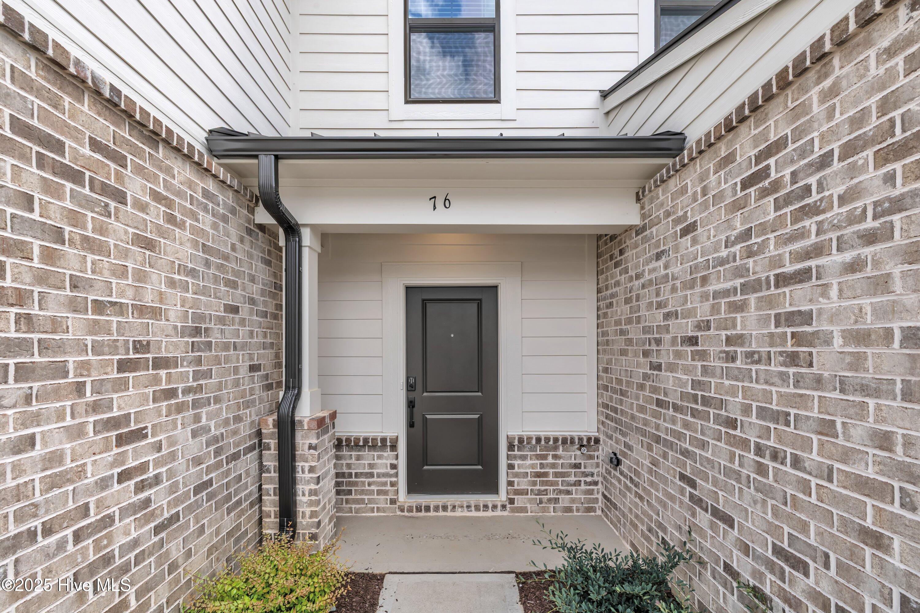 02-76 N District Ave-36