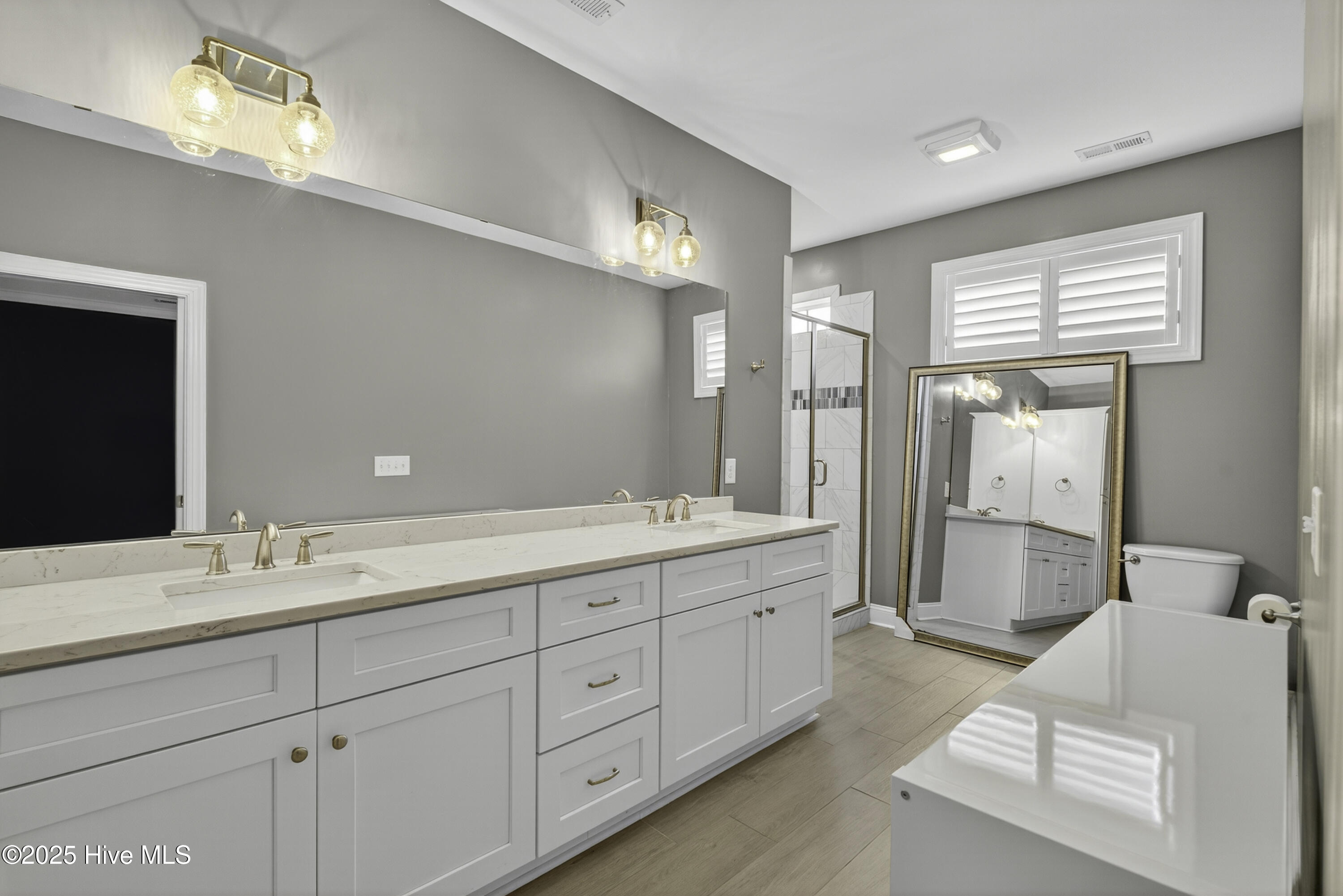 100536427 | Photo 30