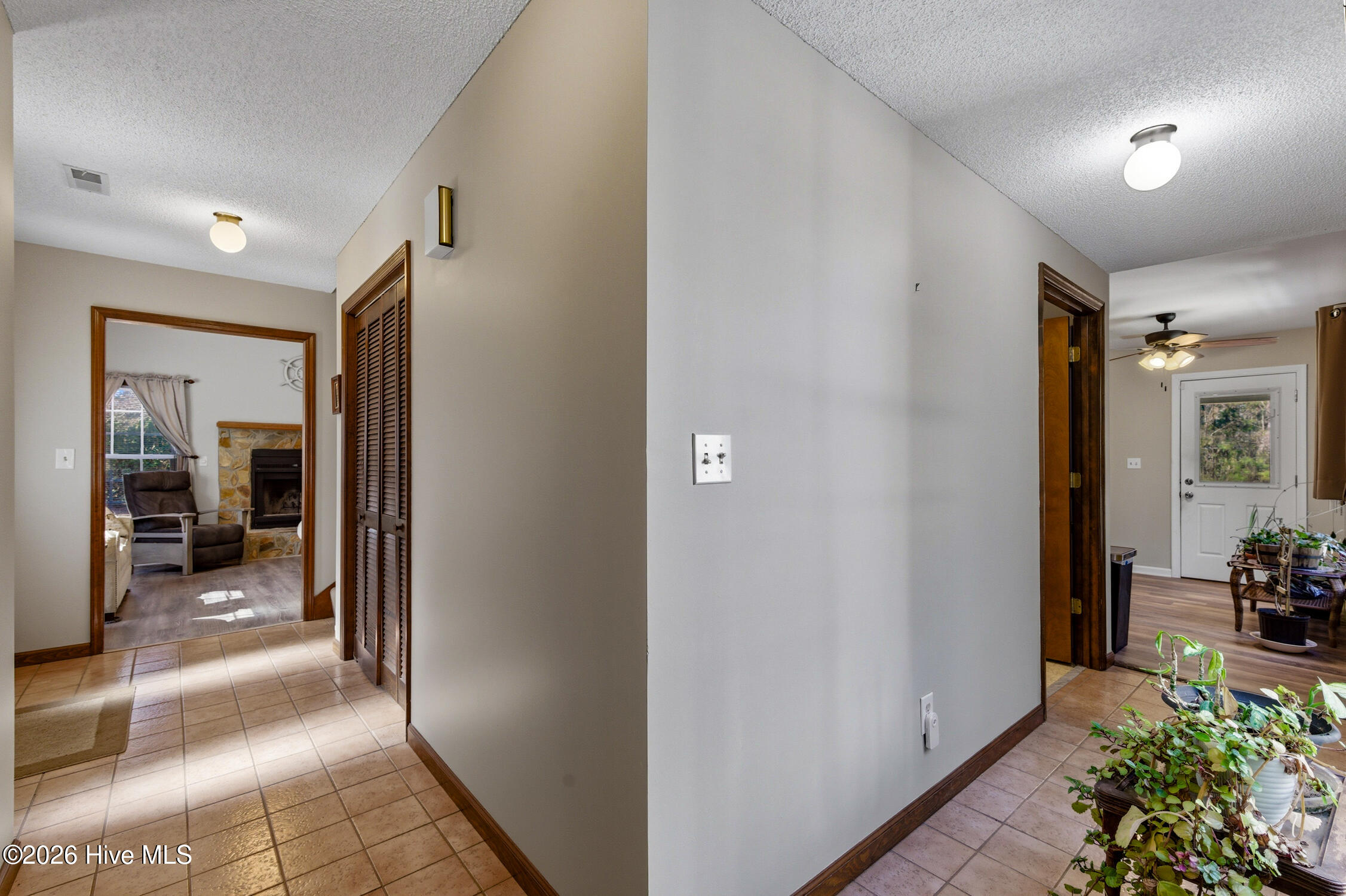 100555864 | Photo 15