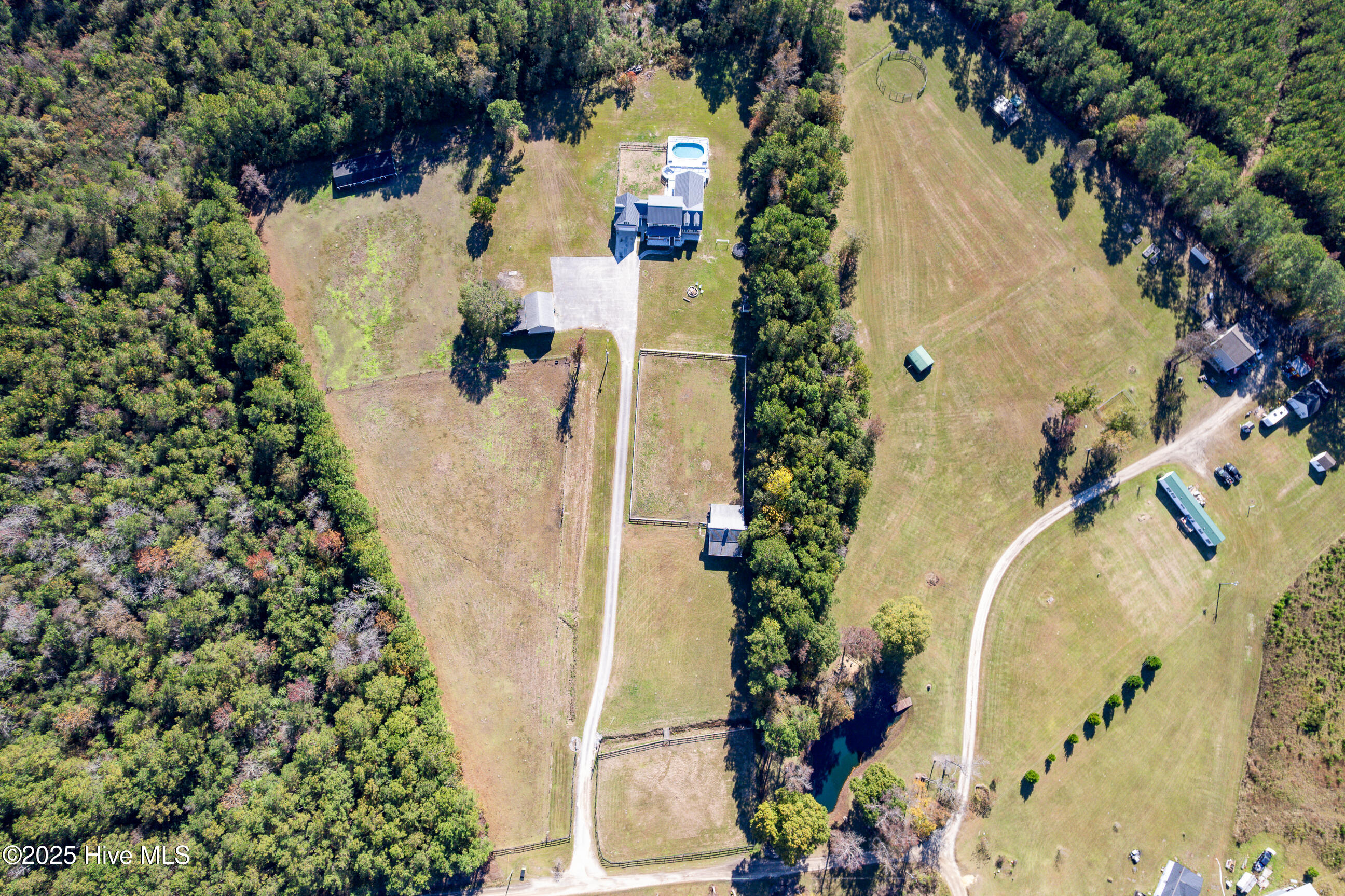 100540143 | Photo 59