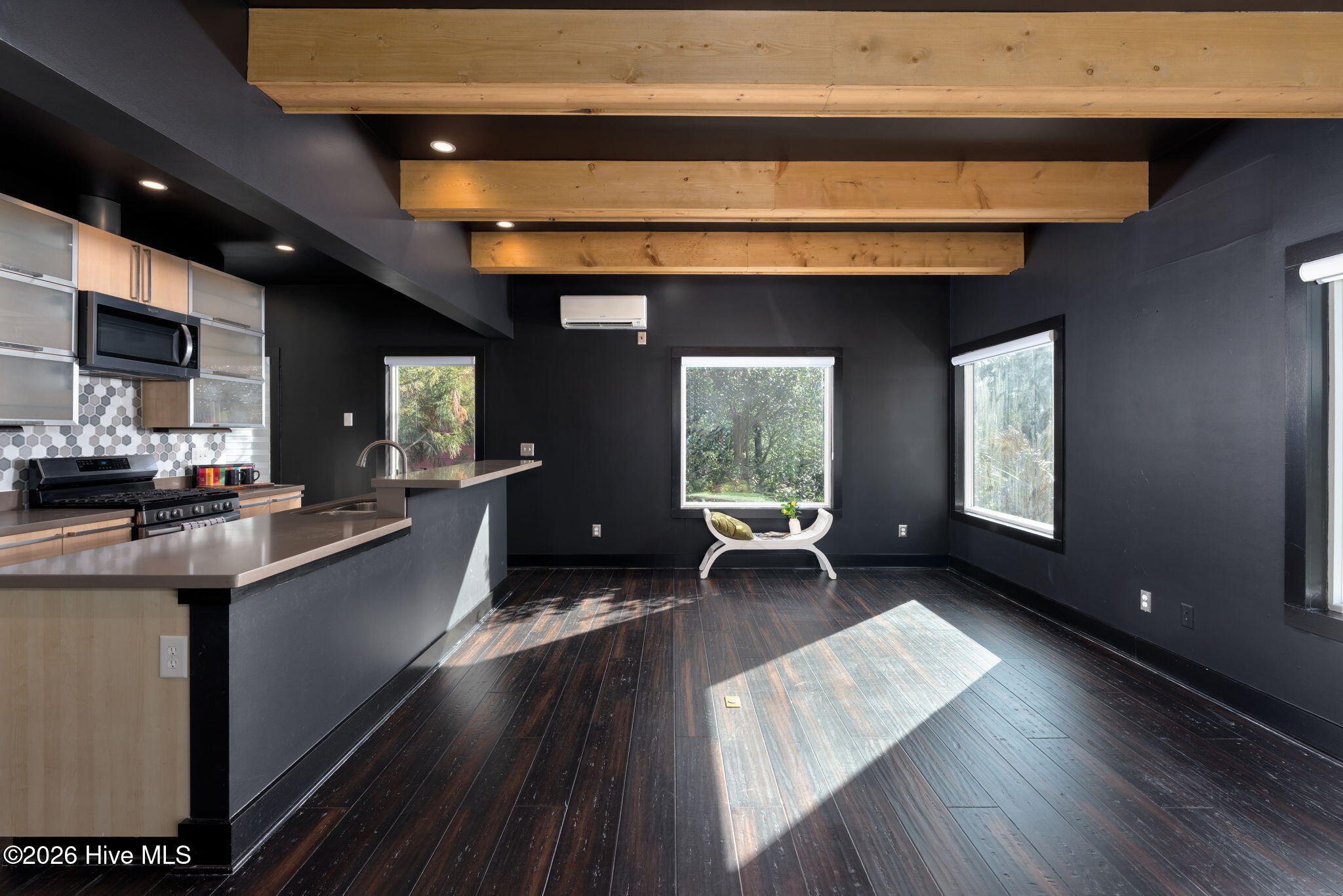 100554453 | Photo 13