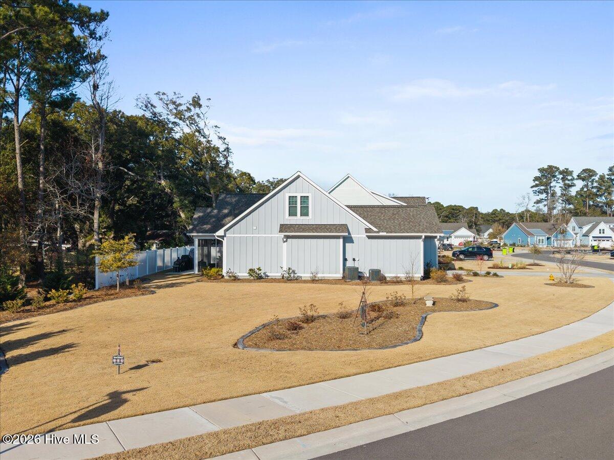 100547880 | Photo 51