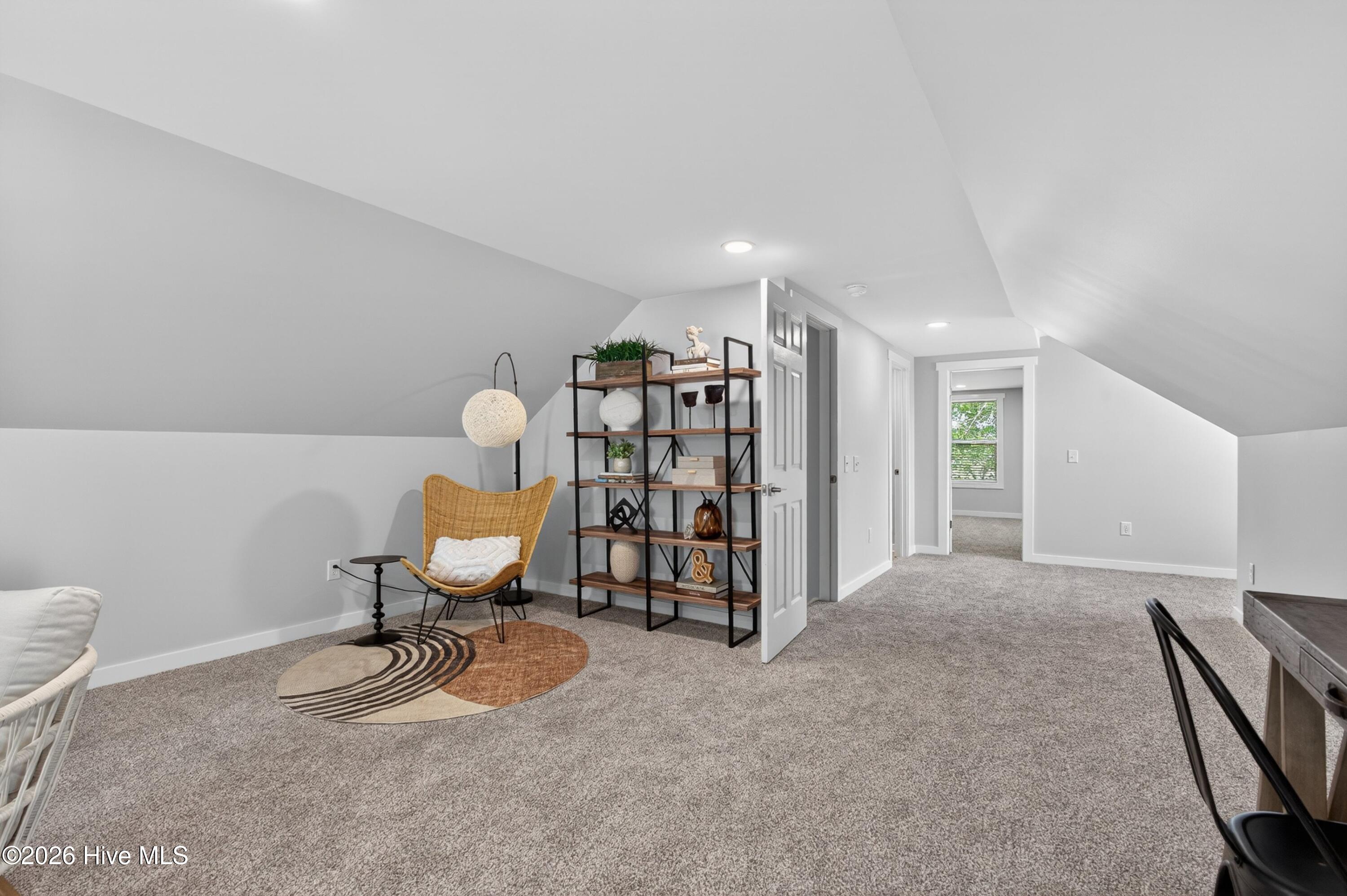 100567047 | Photo 30