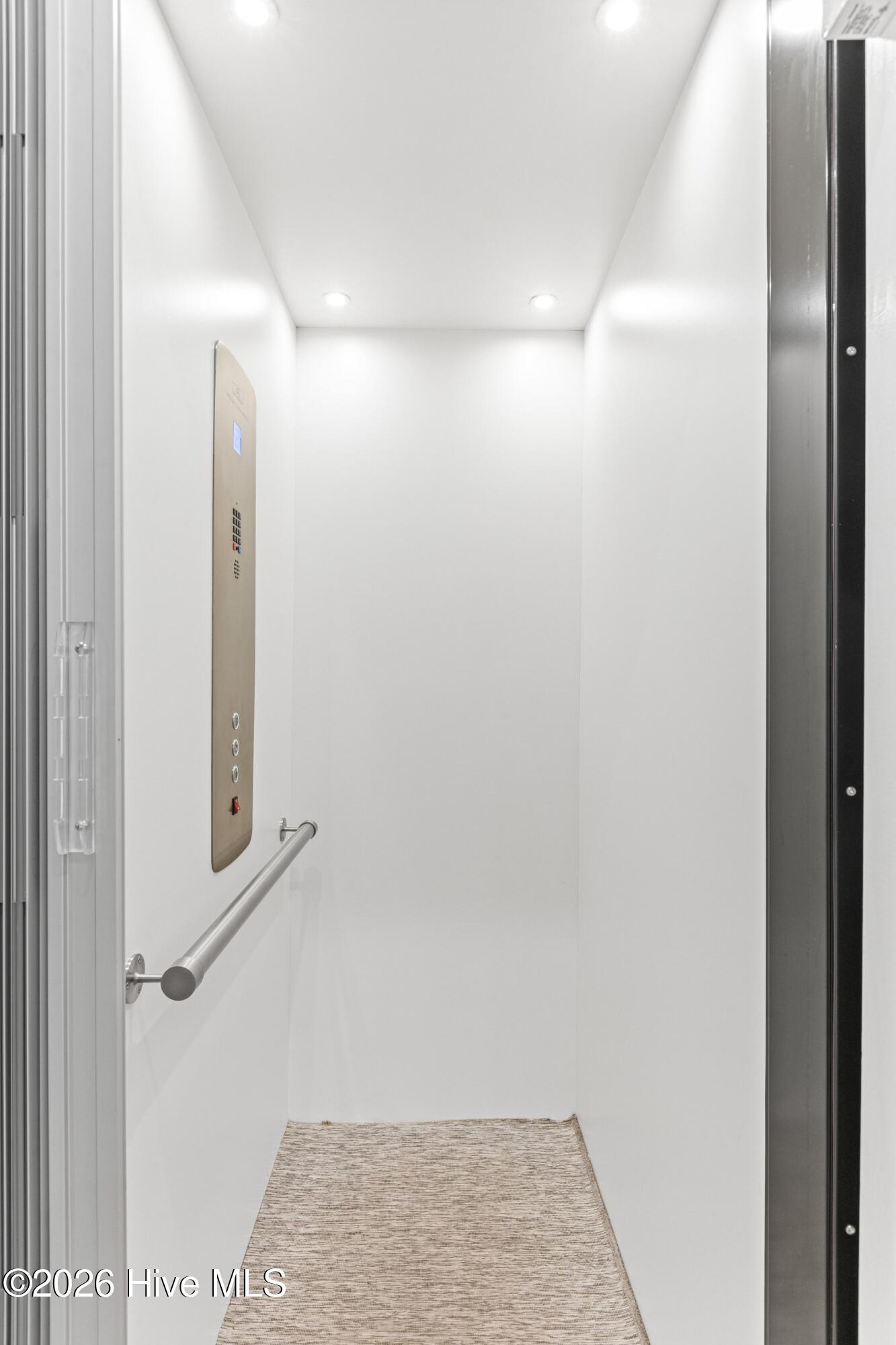 100554015 | Photo 47