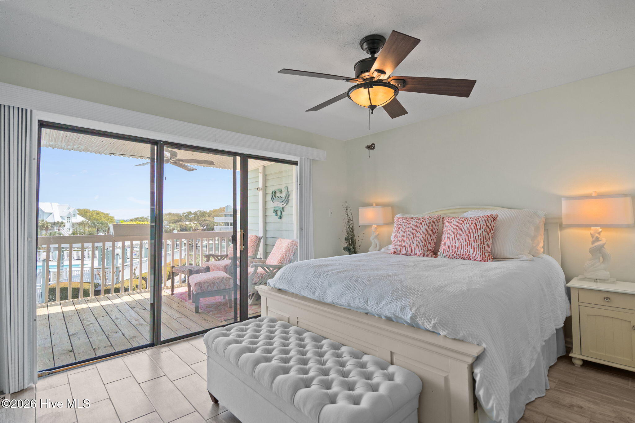 100563090 | Photo 22