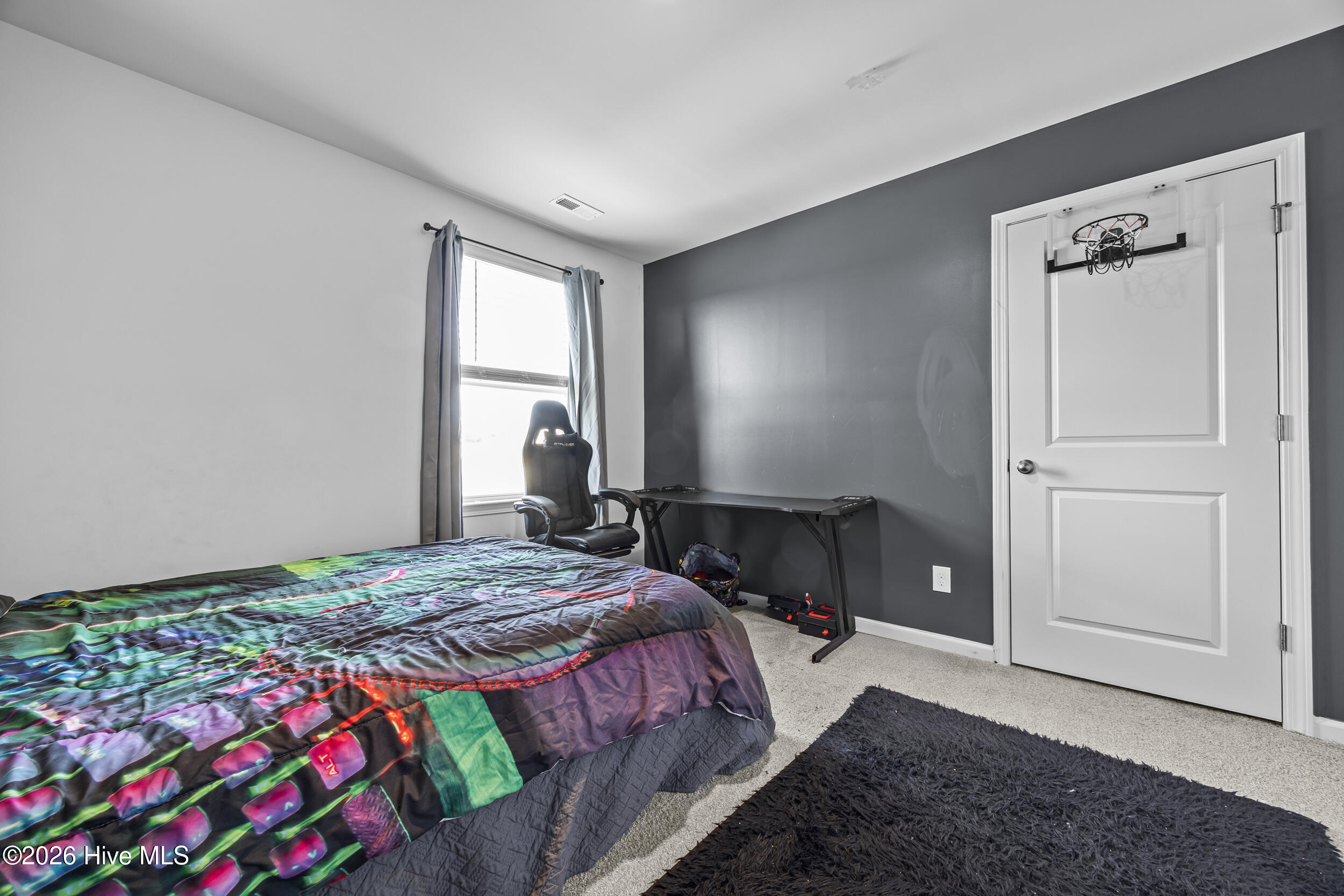 100558909 | Photo 25