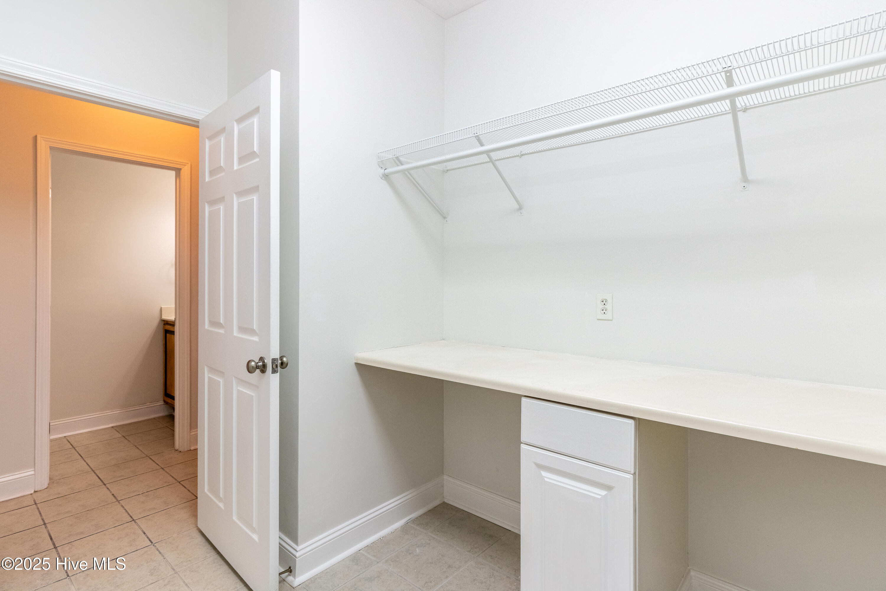 100536848 | Photo 30