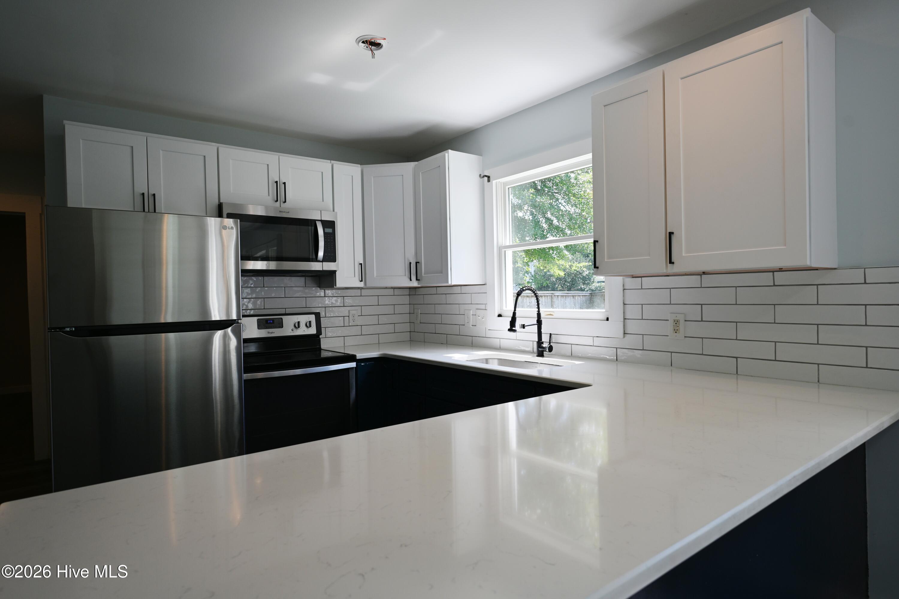 100570662 | Photo 39