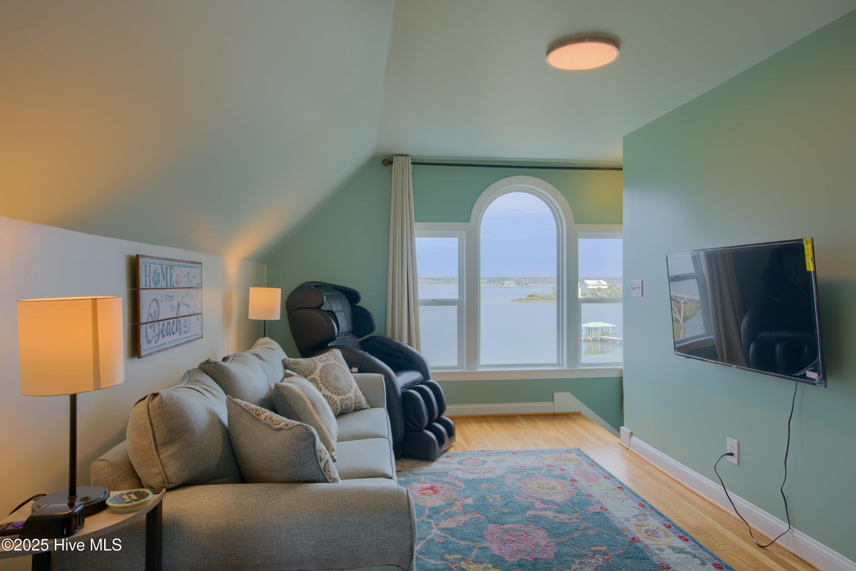 100520449 | Photo 54