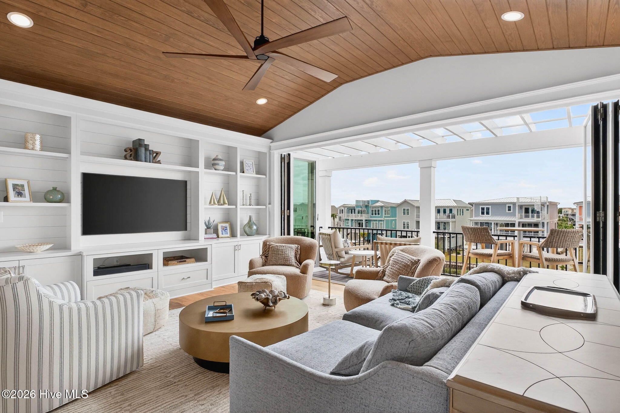 100561334 | Photo 20