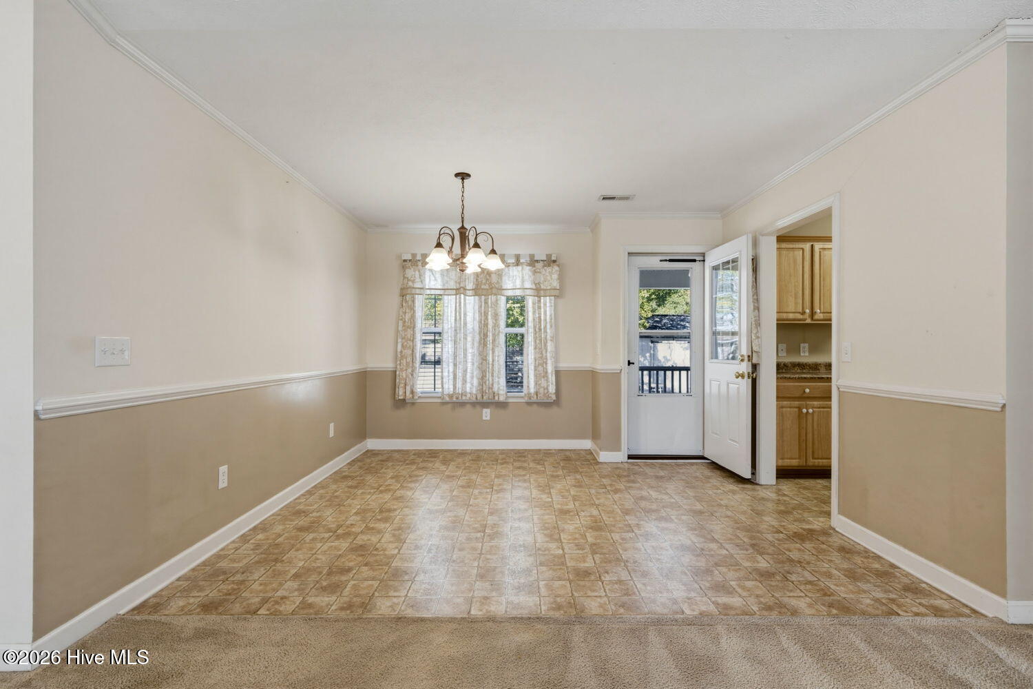 100555280 | Photo 19