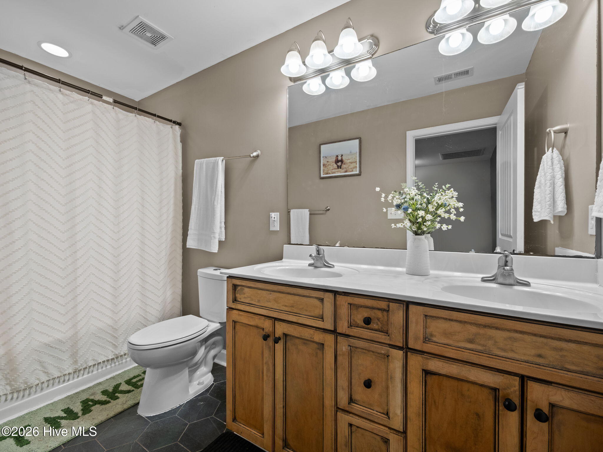 100547067 | Photo 35