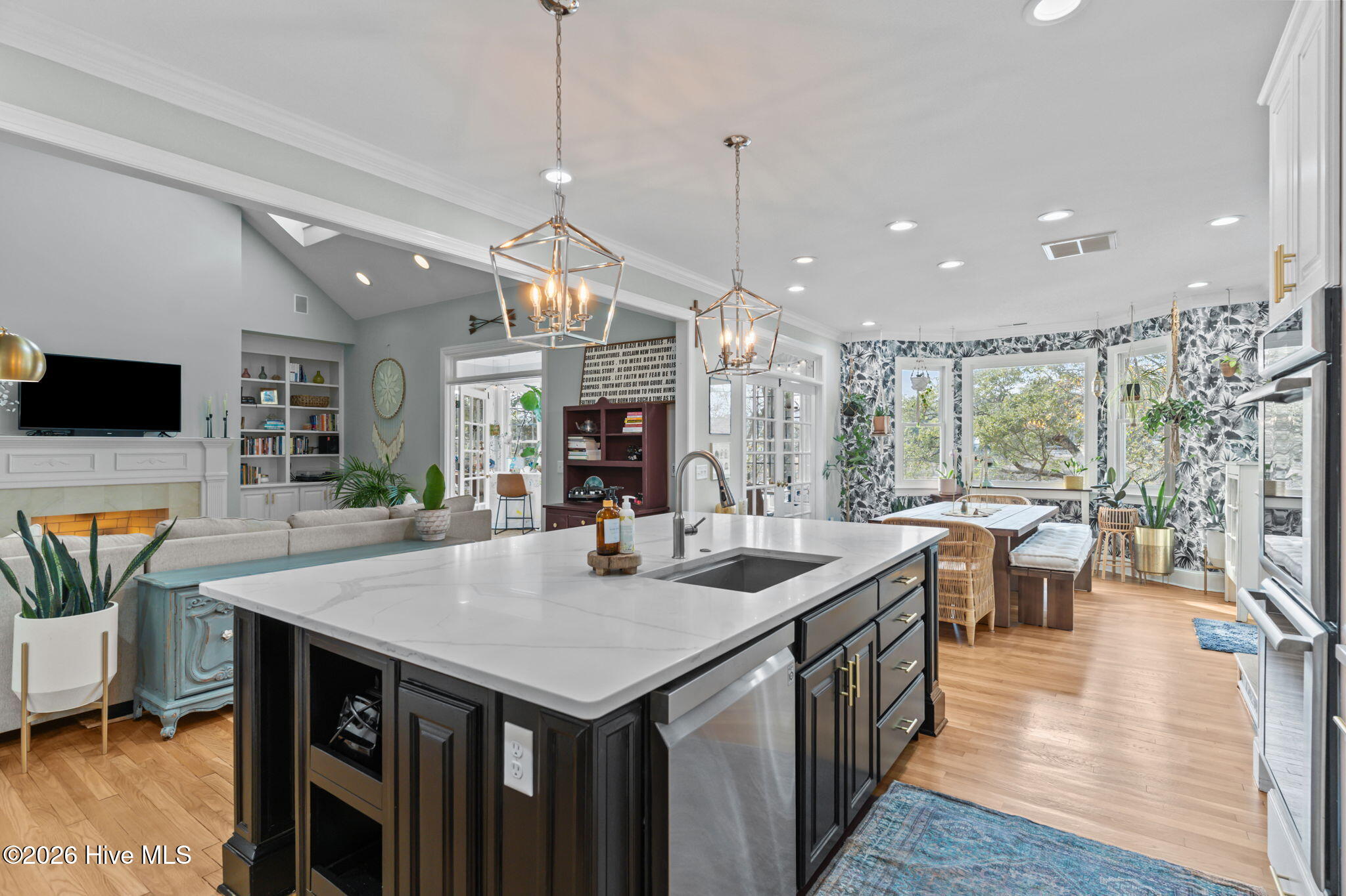 100556874 | Photo 27