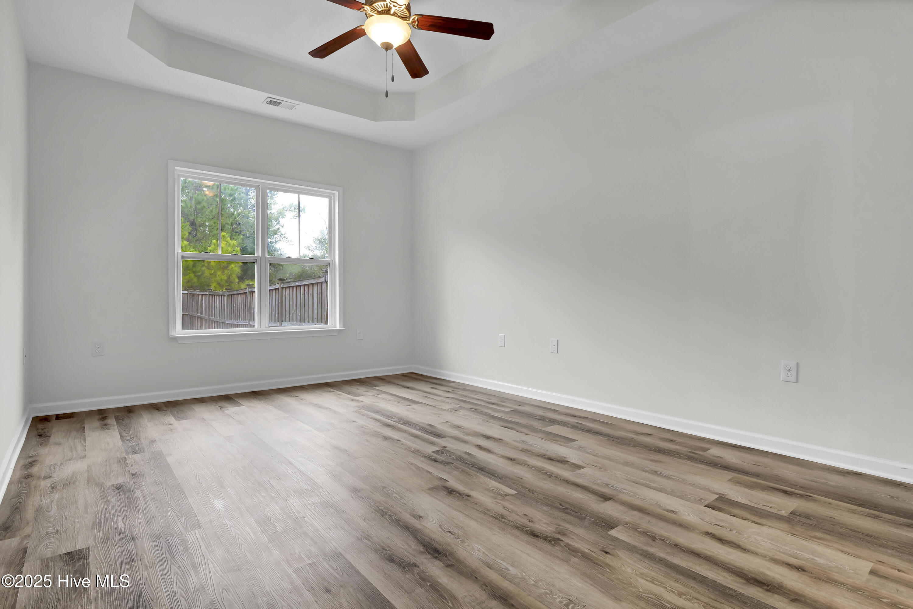 100488787 | Photo 14