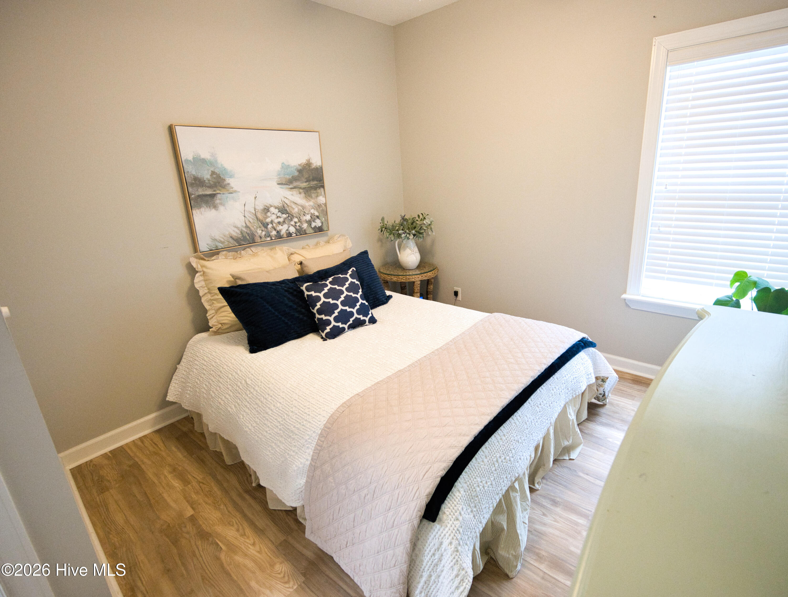 100558044 | Photo 43