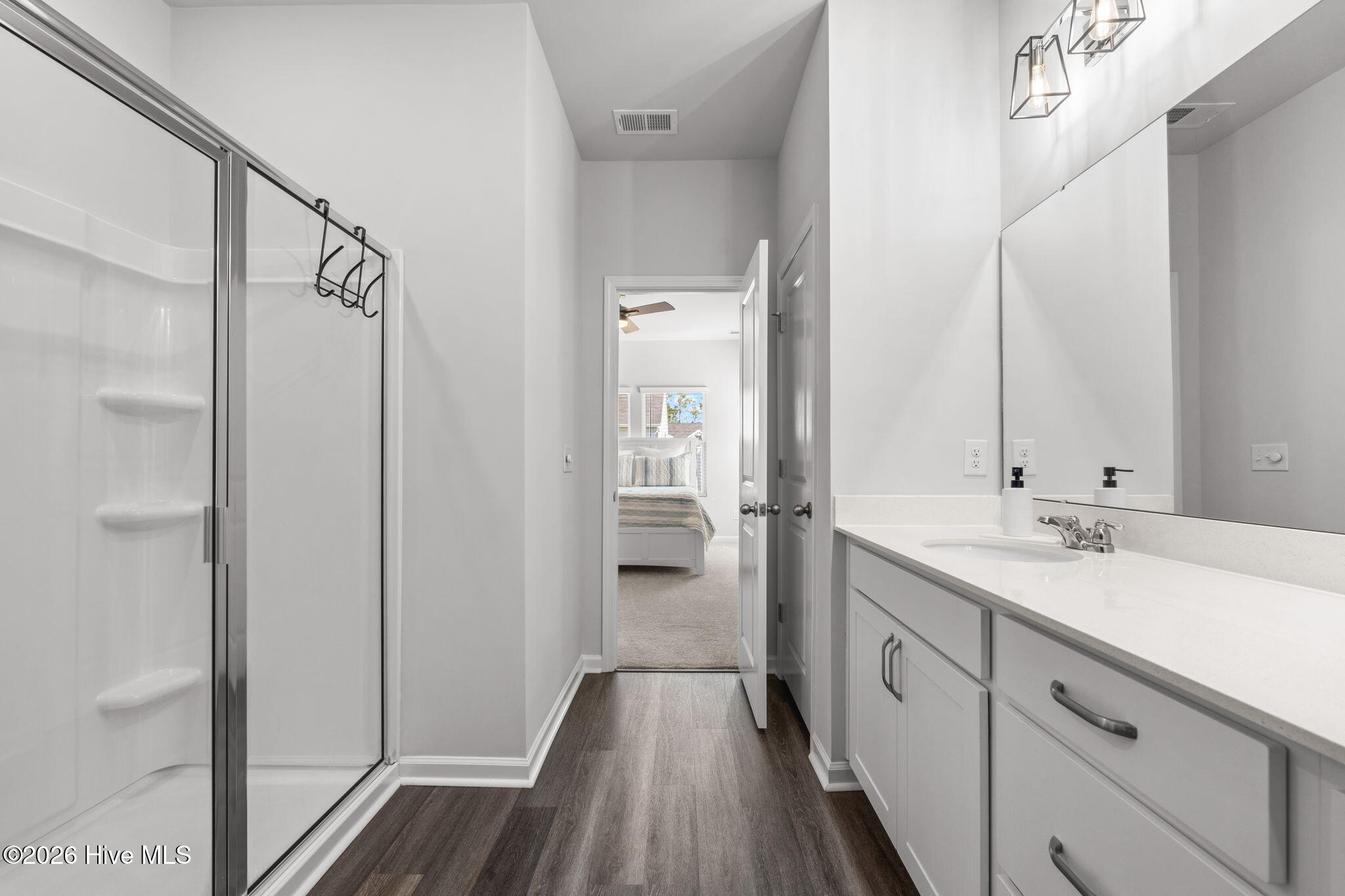 100567065 | Photo 21