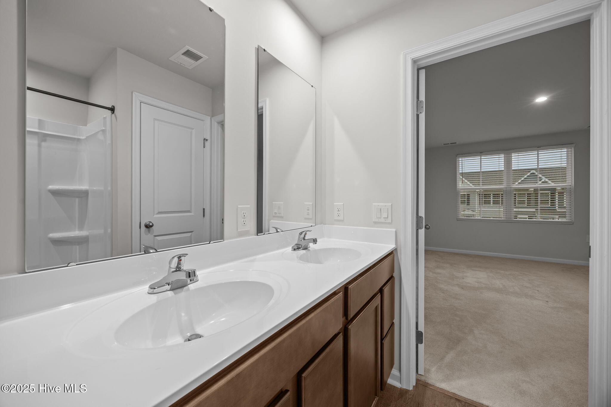 100546281 | Photo 32