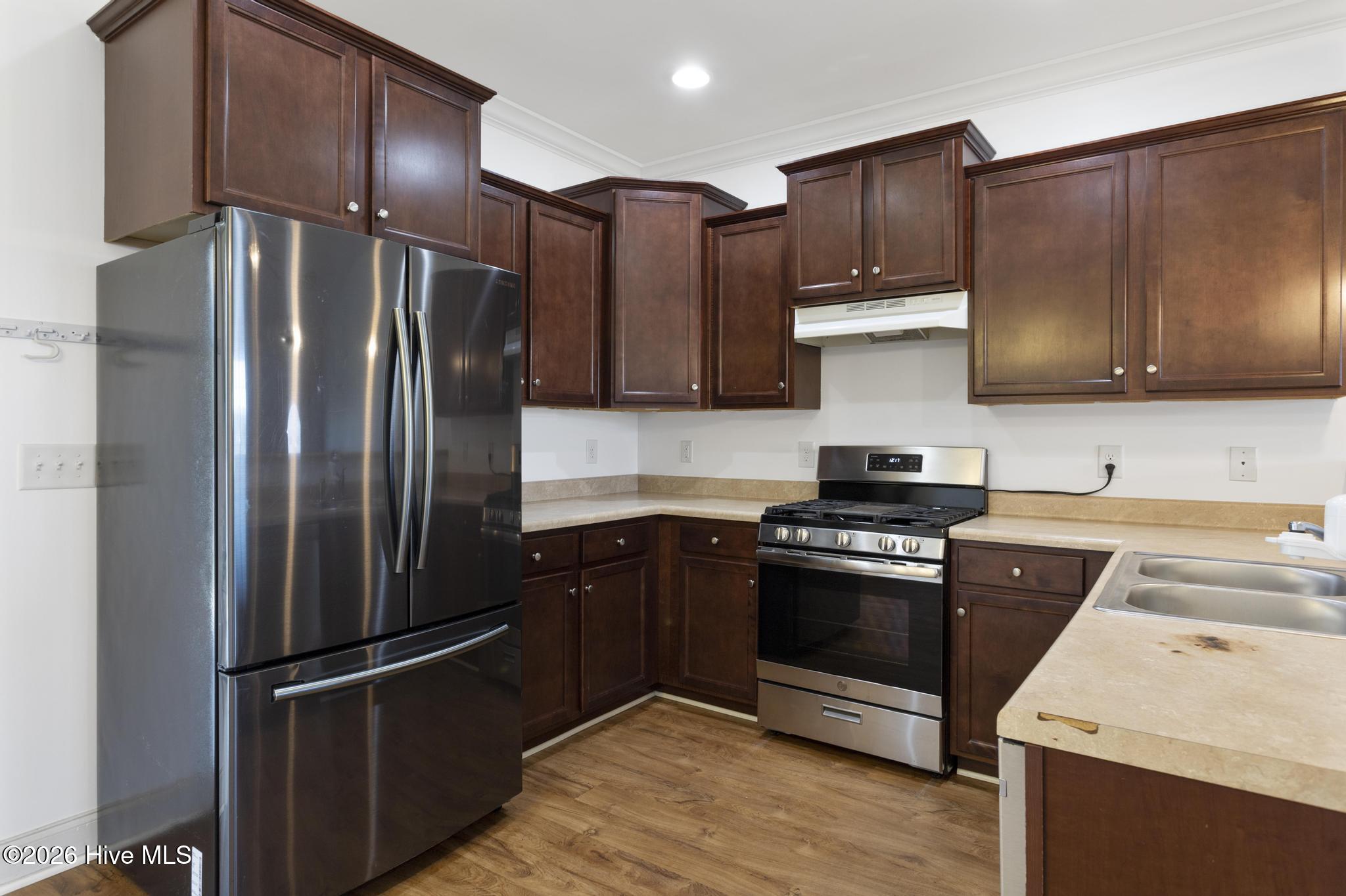 100542370 | Photo 10