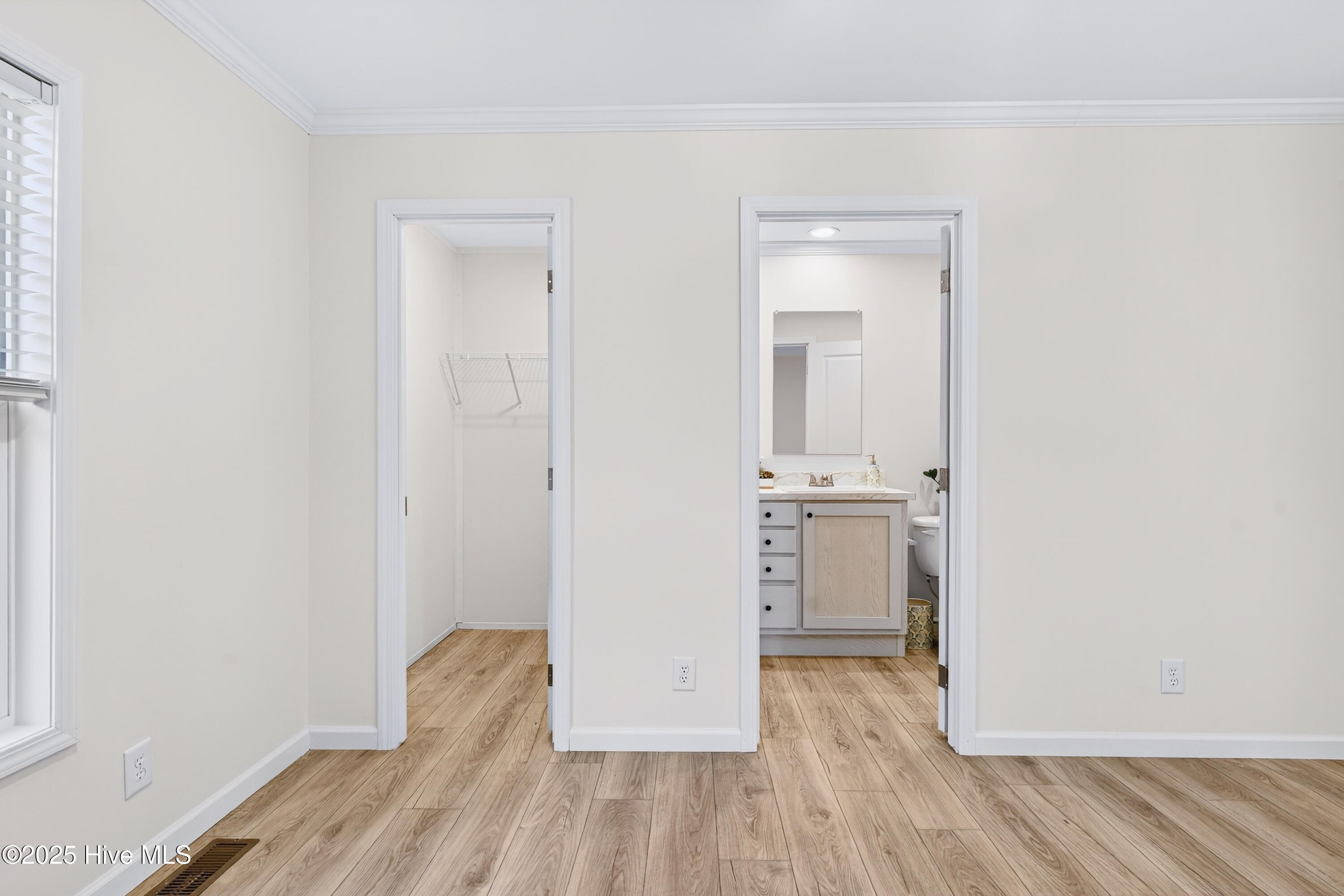 100542512 | Photo 32