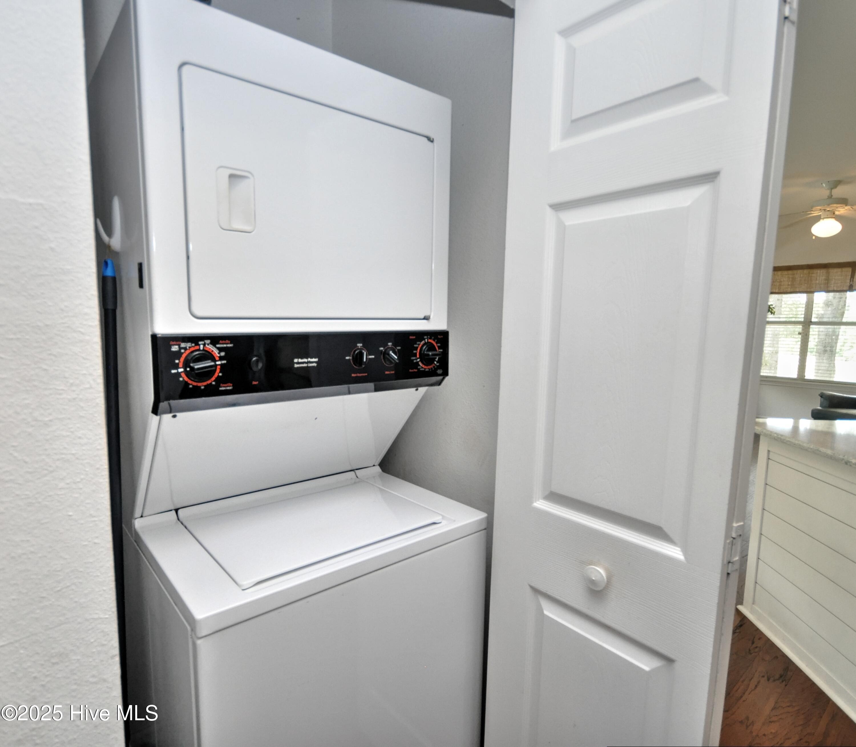 100526351 | Photo 27