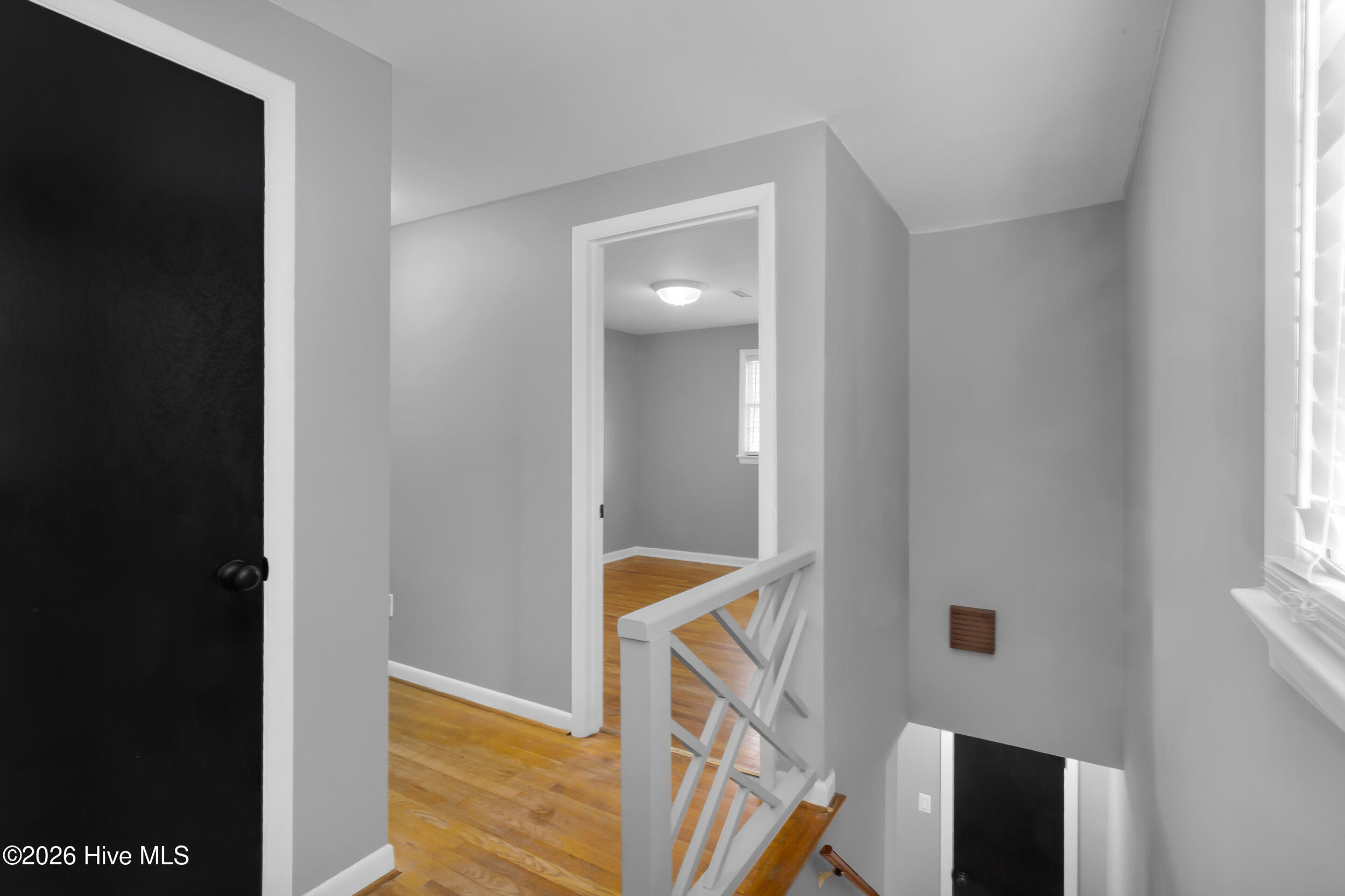 100547330 | Photo 23