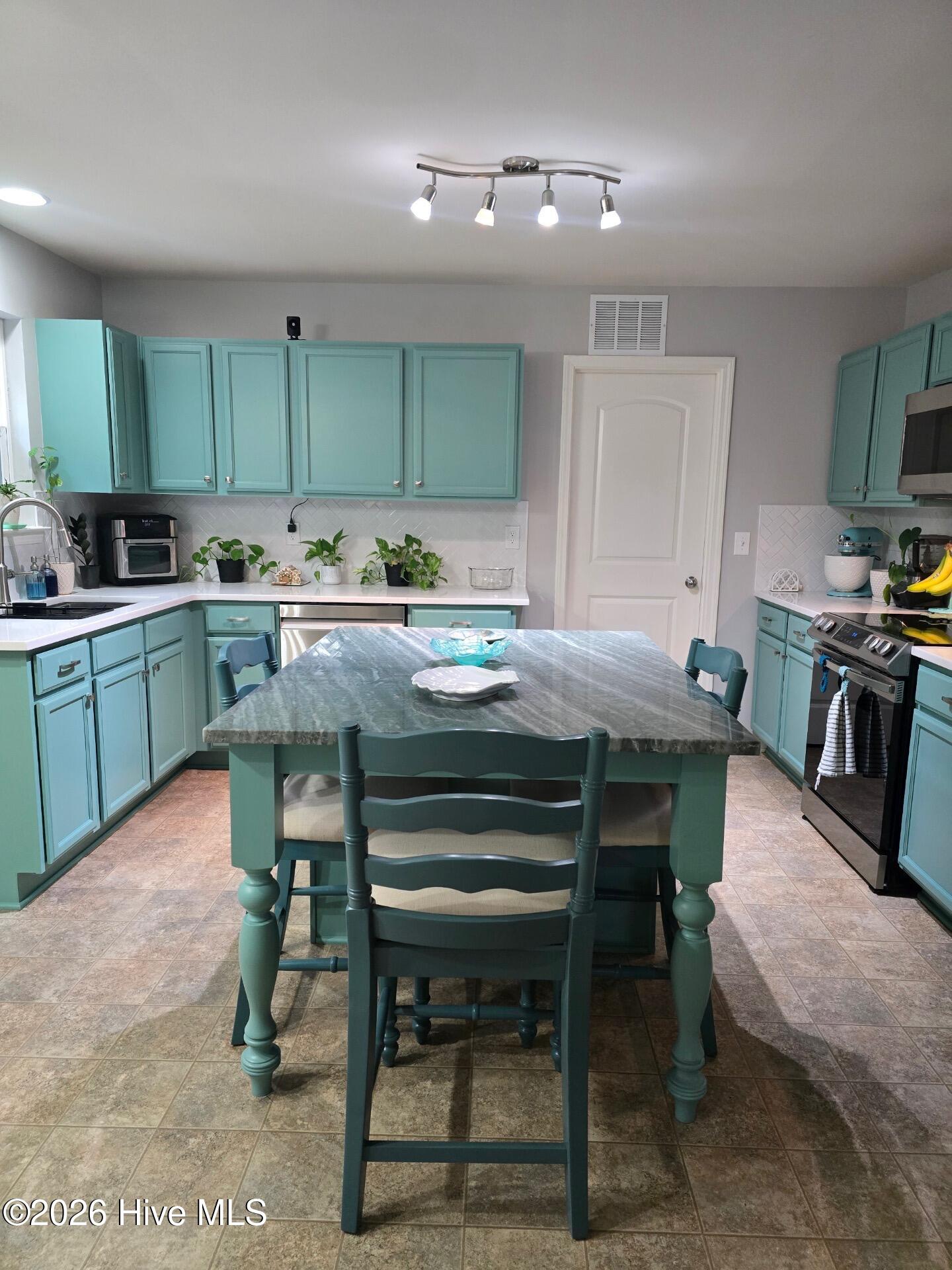 100542211 | Photo 27