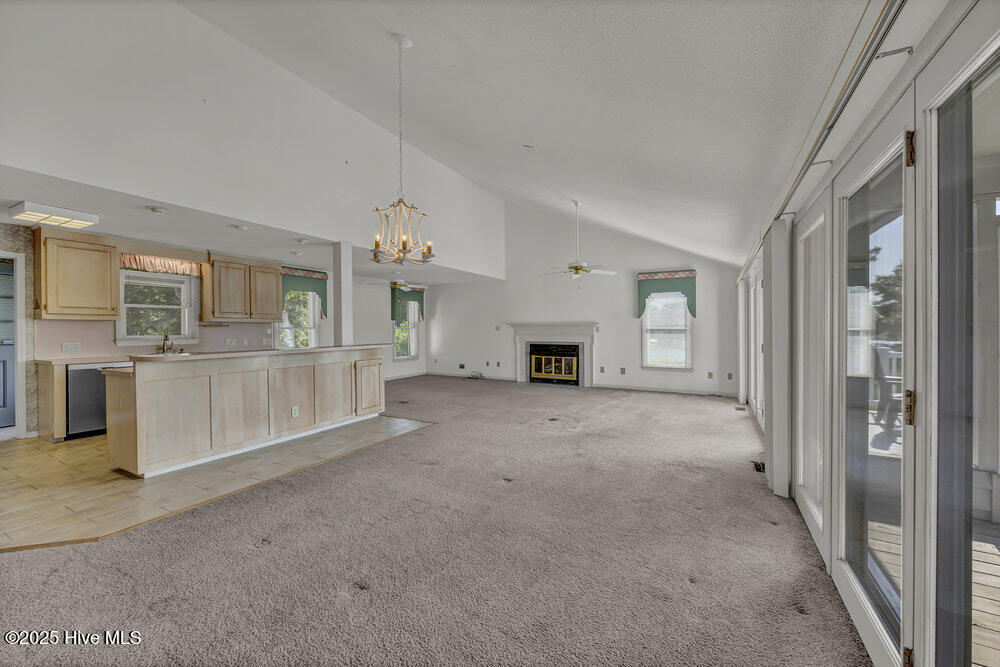 100526999 | Photo 12