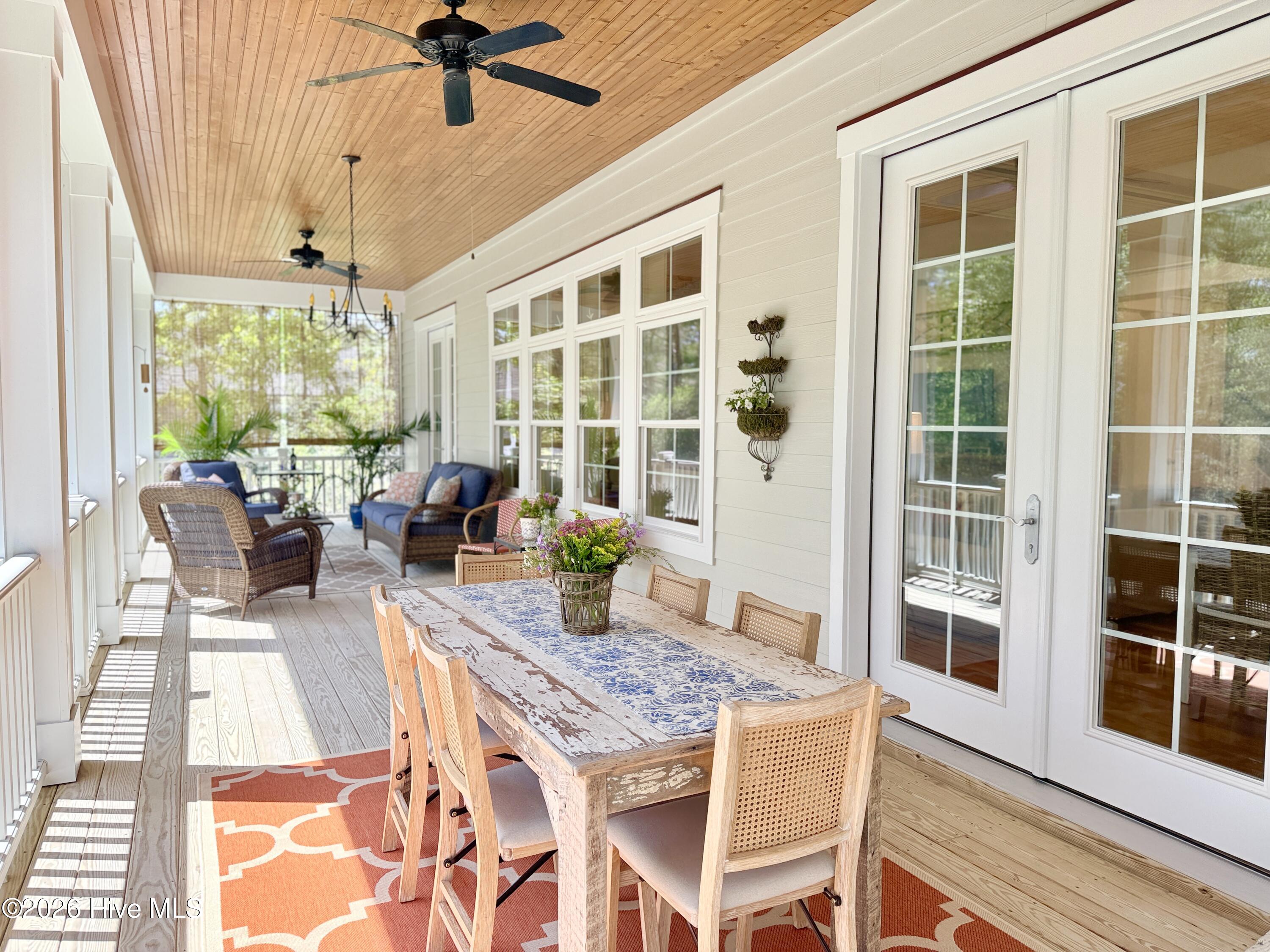 100567886 | Photo 56