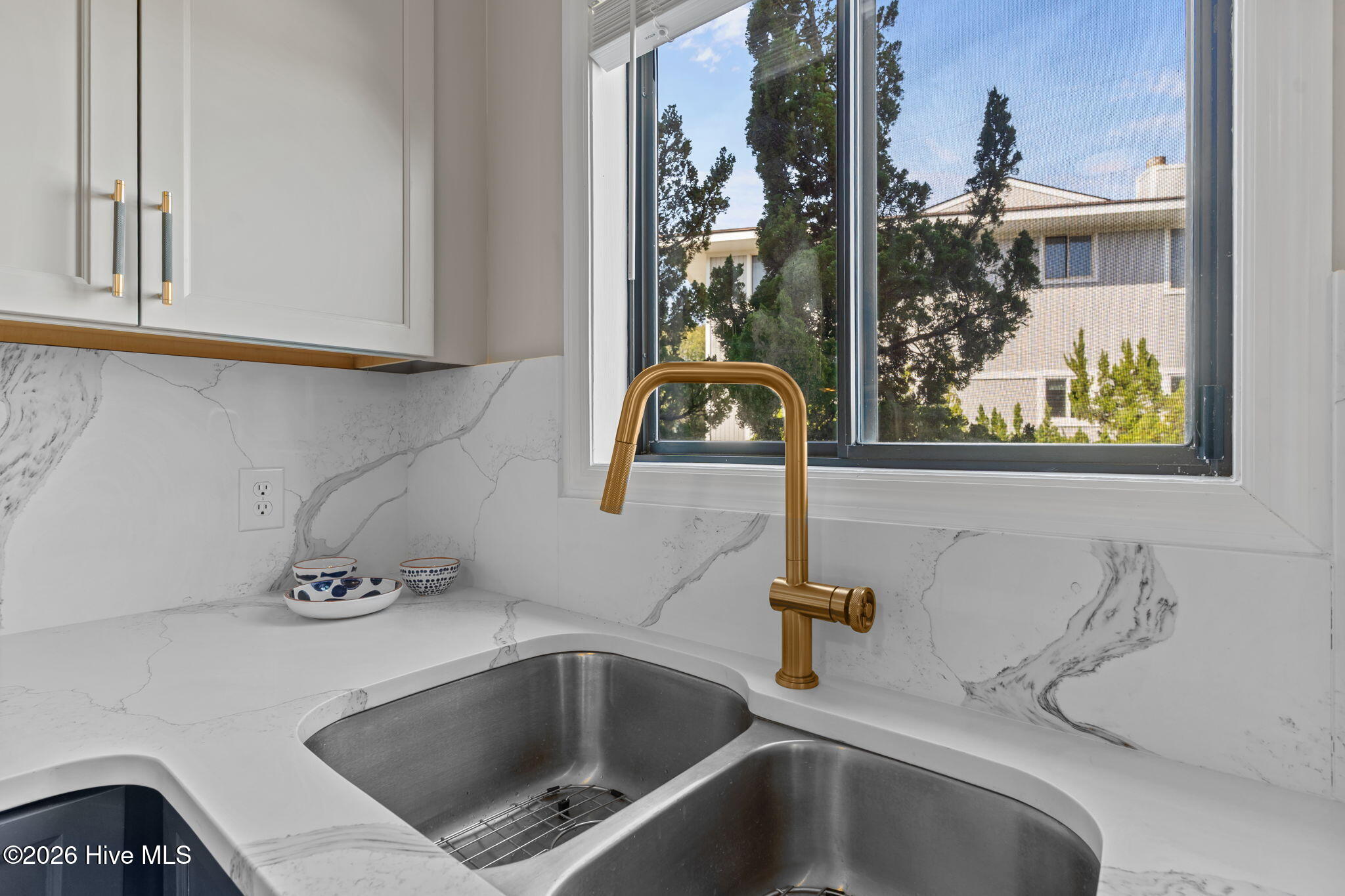 100558305 | Photo 15